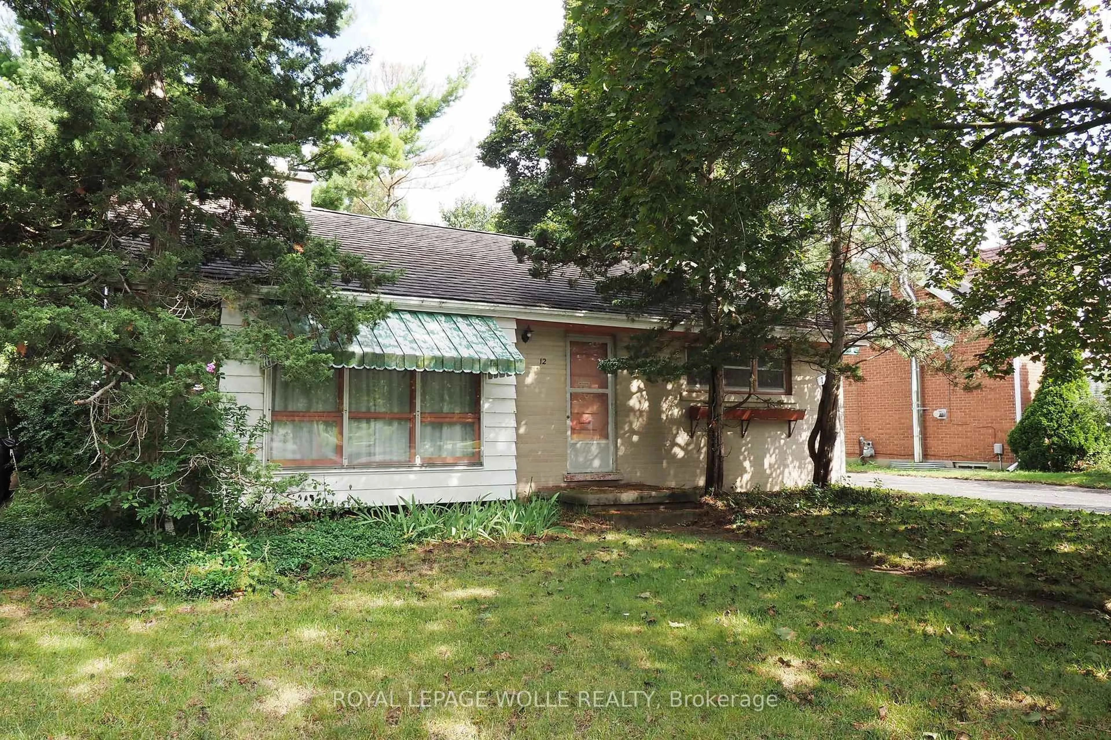 Home with brick exterior material, street for 12 Oakwood Ave, Kitchener Ontario N2H 6G9