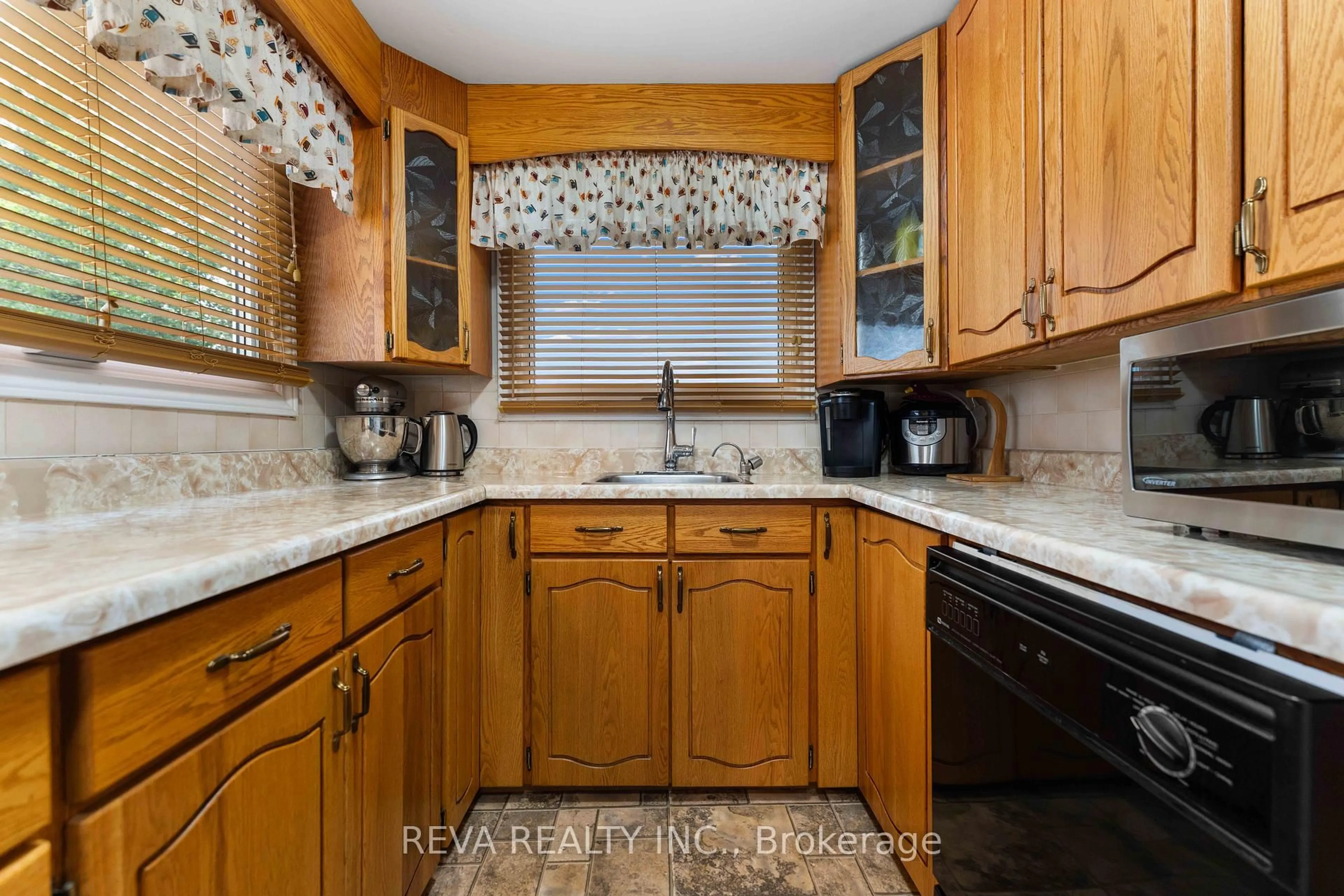 Standard kitchen, ceramic/tile floor for 146 Centre Rd, Maynooth Ontario K0L 2K0