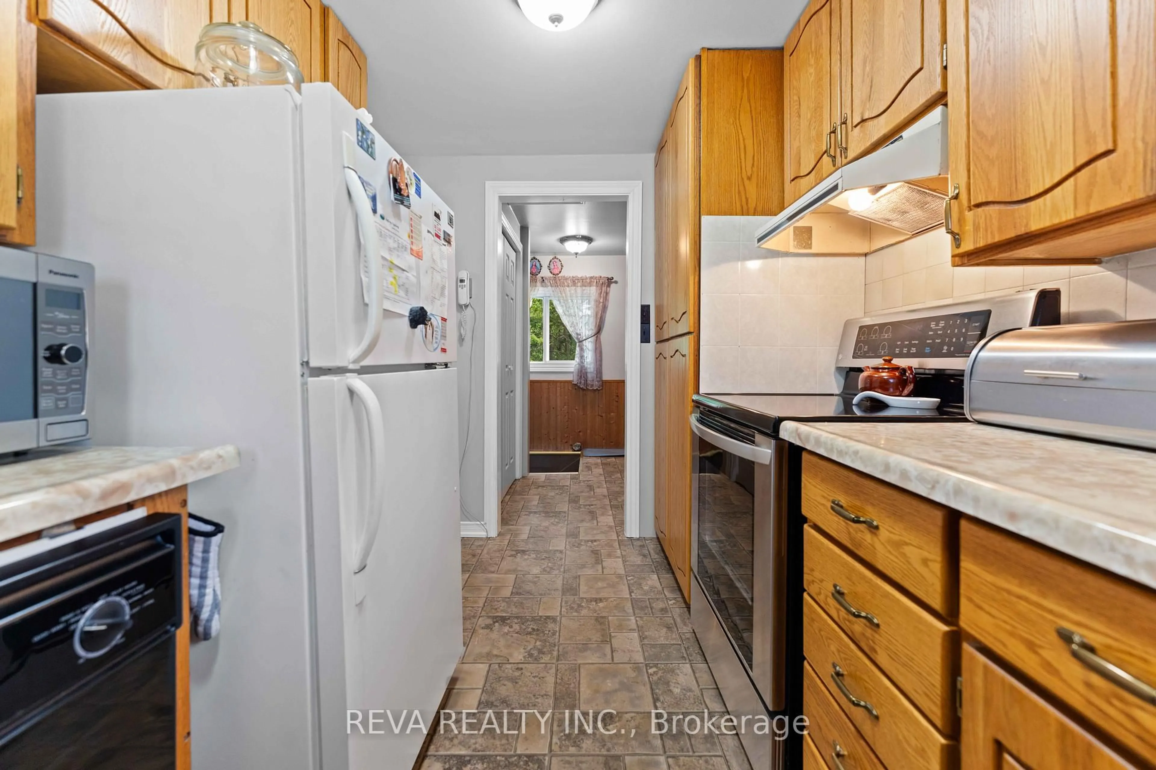 Standard kitchen, unknown for 146 Centre Rd, Maynooth Ontario K0L 2K0