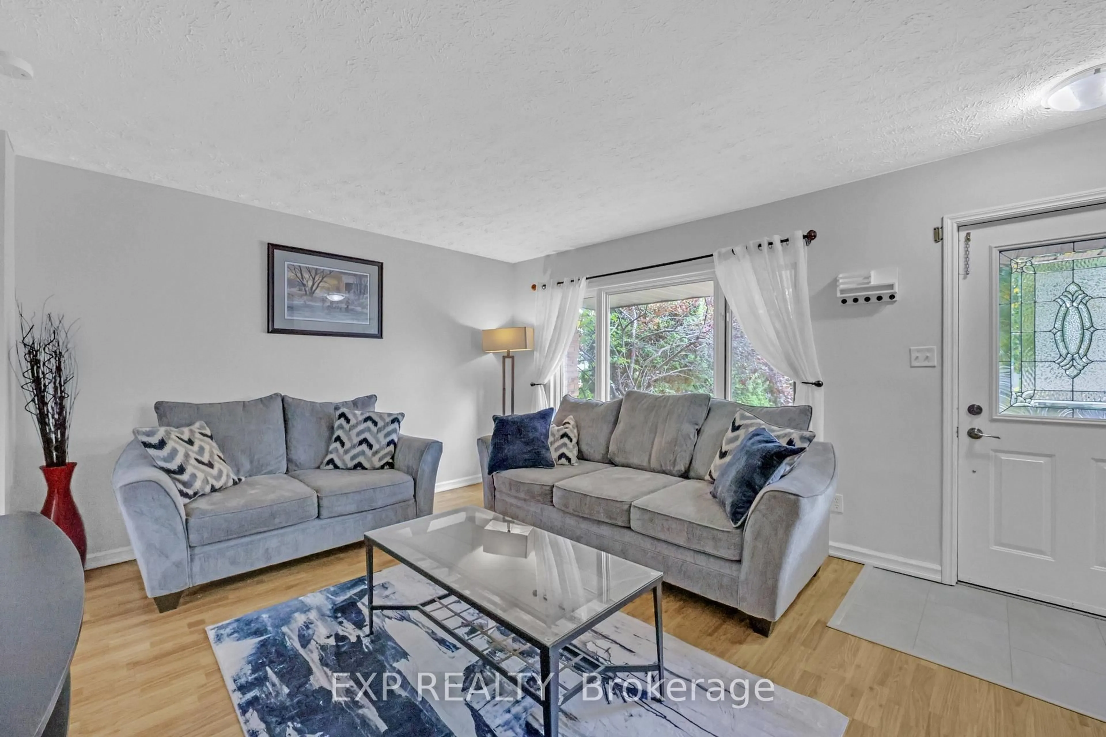 Living room with furniture, unknown for 220 Scott Rd, Cambridge Ontario N3C 3Z8