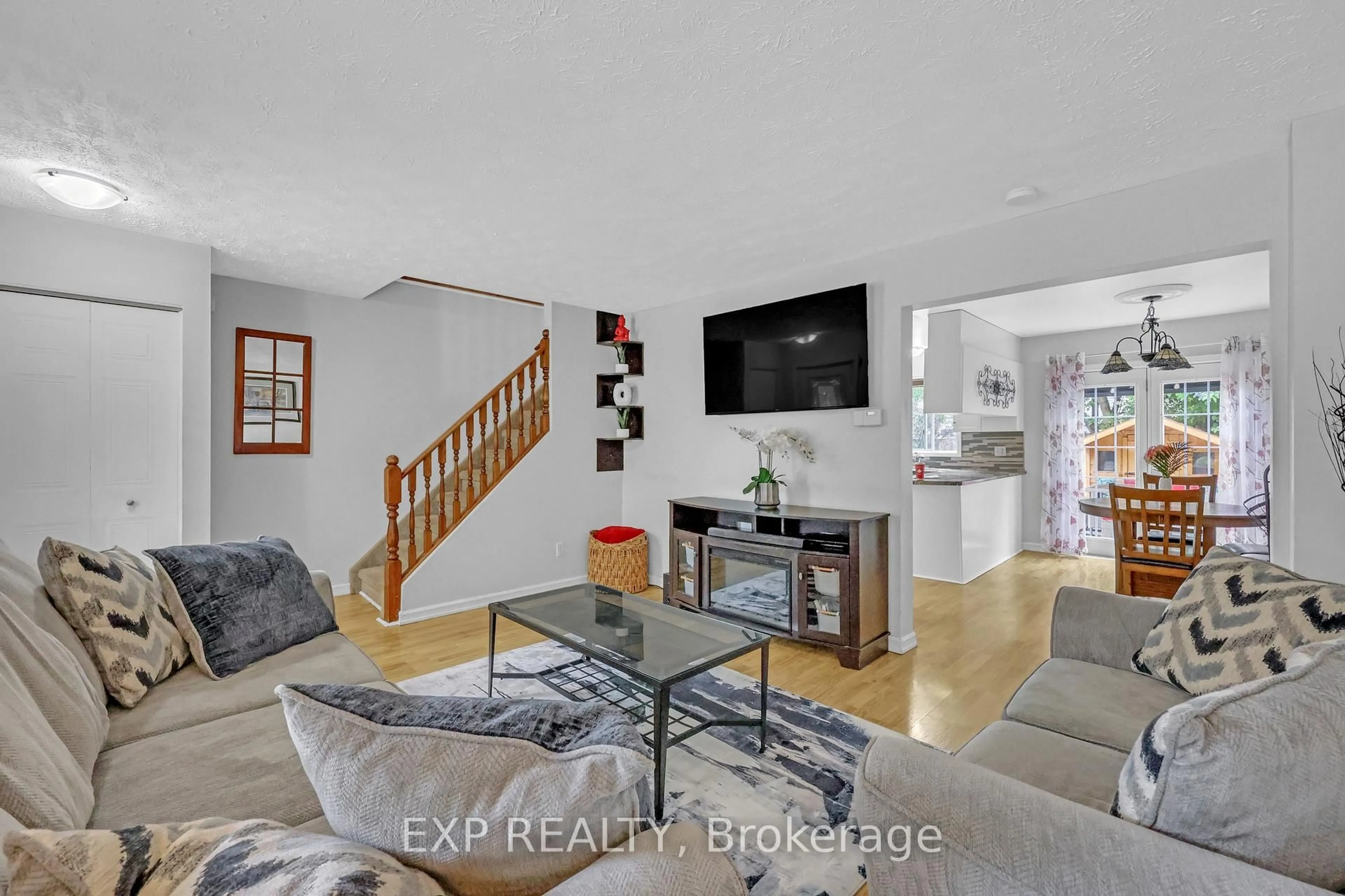Living room with furniture, unknown for 220 Scott Rd, Cambridge Ontario N3C 3Z8