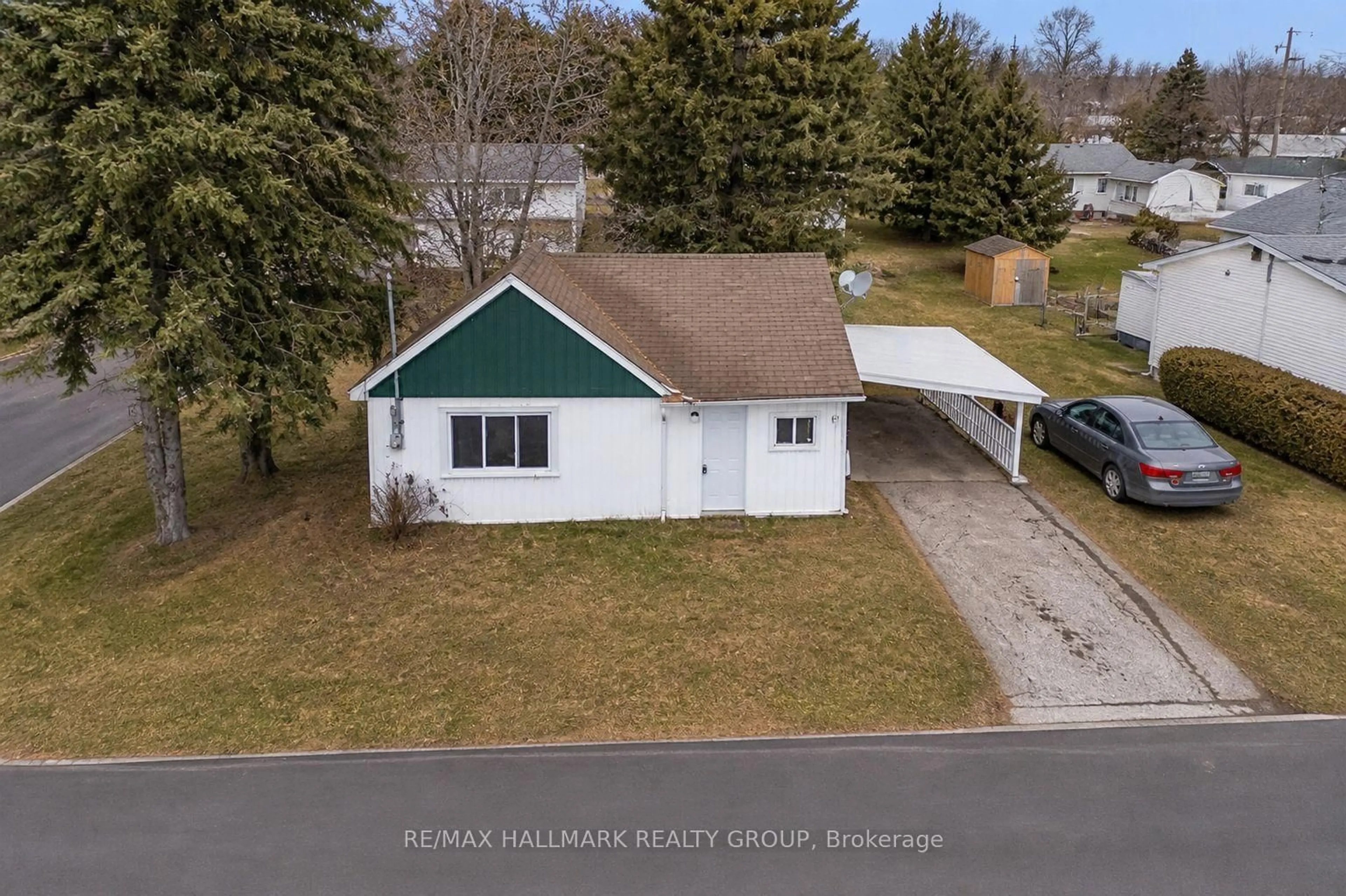 A pic from outside/outdoor area/front of a property/back of a property/a pic from drone, unknown for 201 George St, North Grenville Ontario K0G 1J0