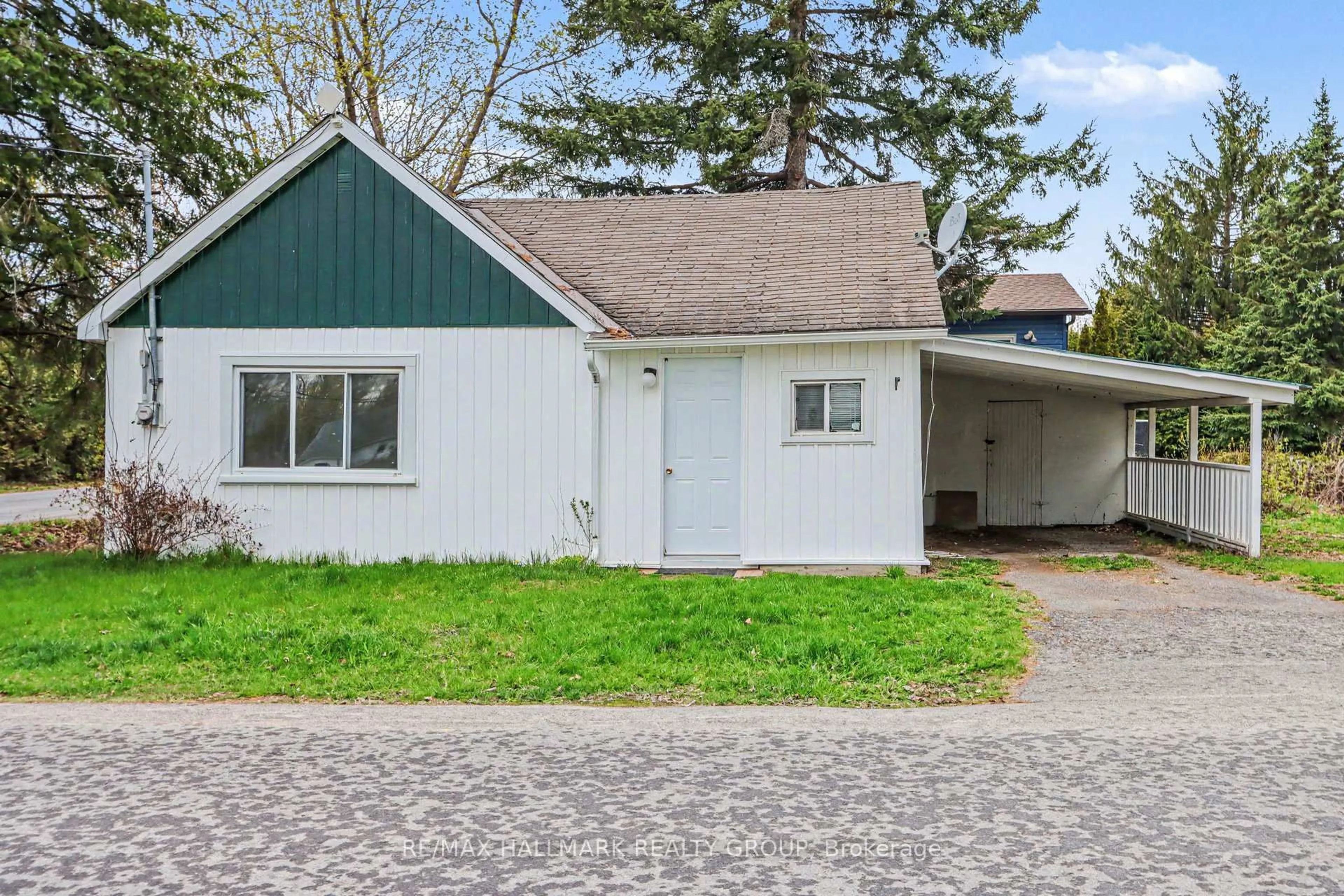 Home with vinyl exterior material, street for 201 George St, North Grenville Ontario K0G 1J0