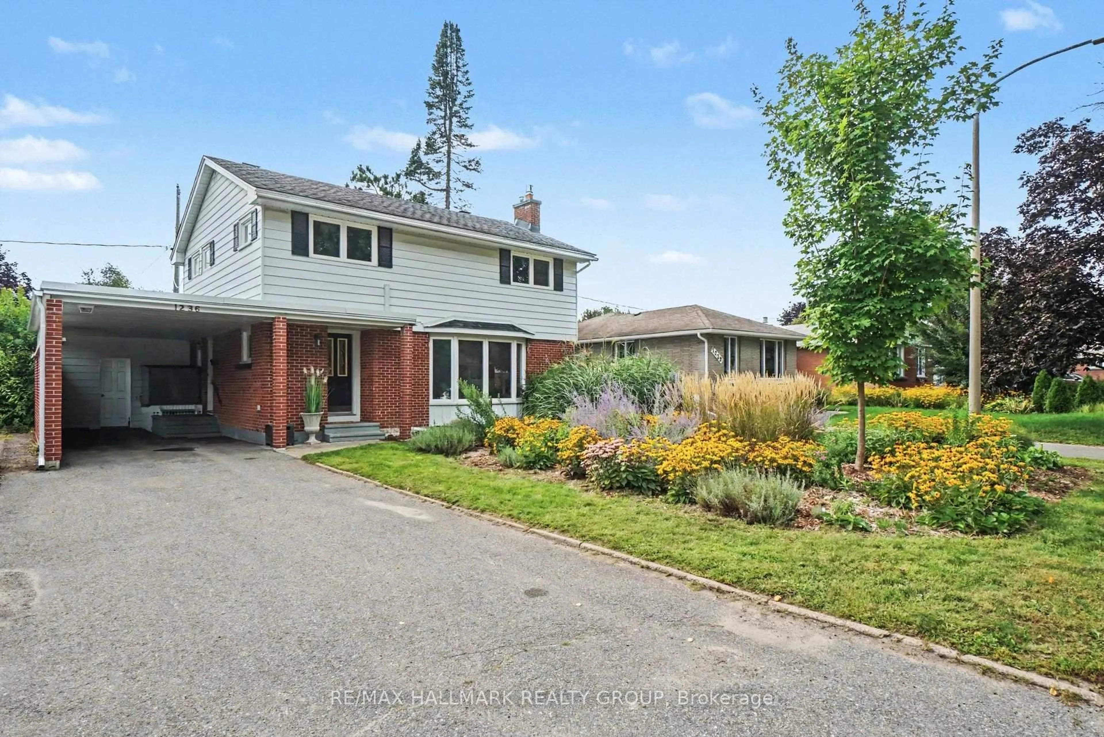 Unknown for 1236 Amesbrooke Dr, Ottawa Ontario K2C 2E6