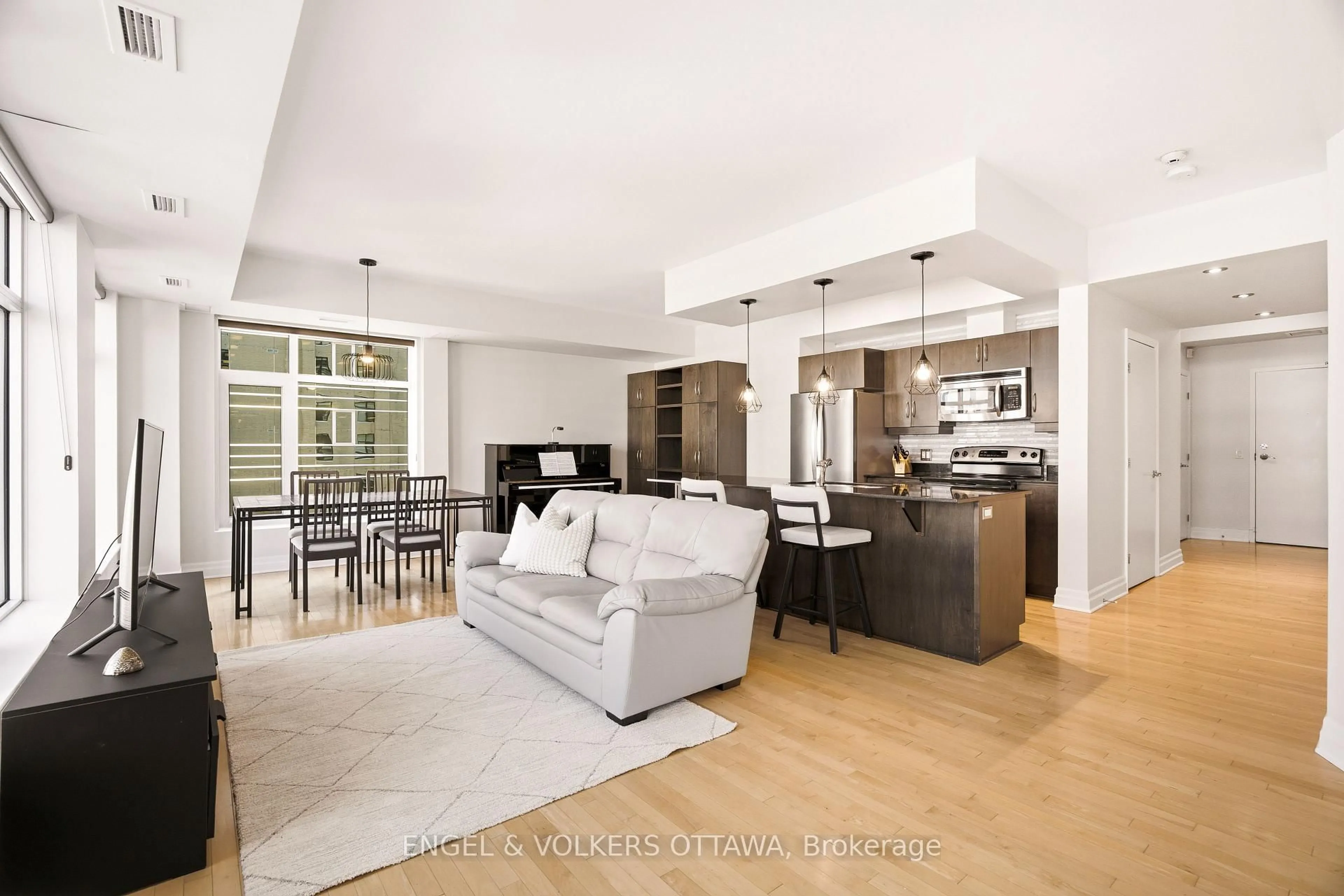 Open concept kitchen, ceramic/tile floor for 235 Kent St #711, Ottawa Ontario K2P 1Z9