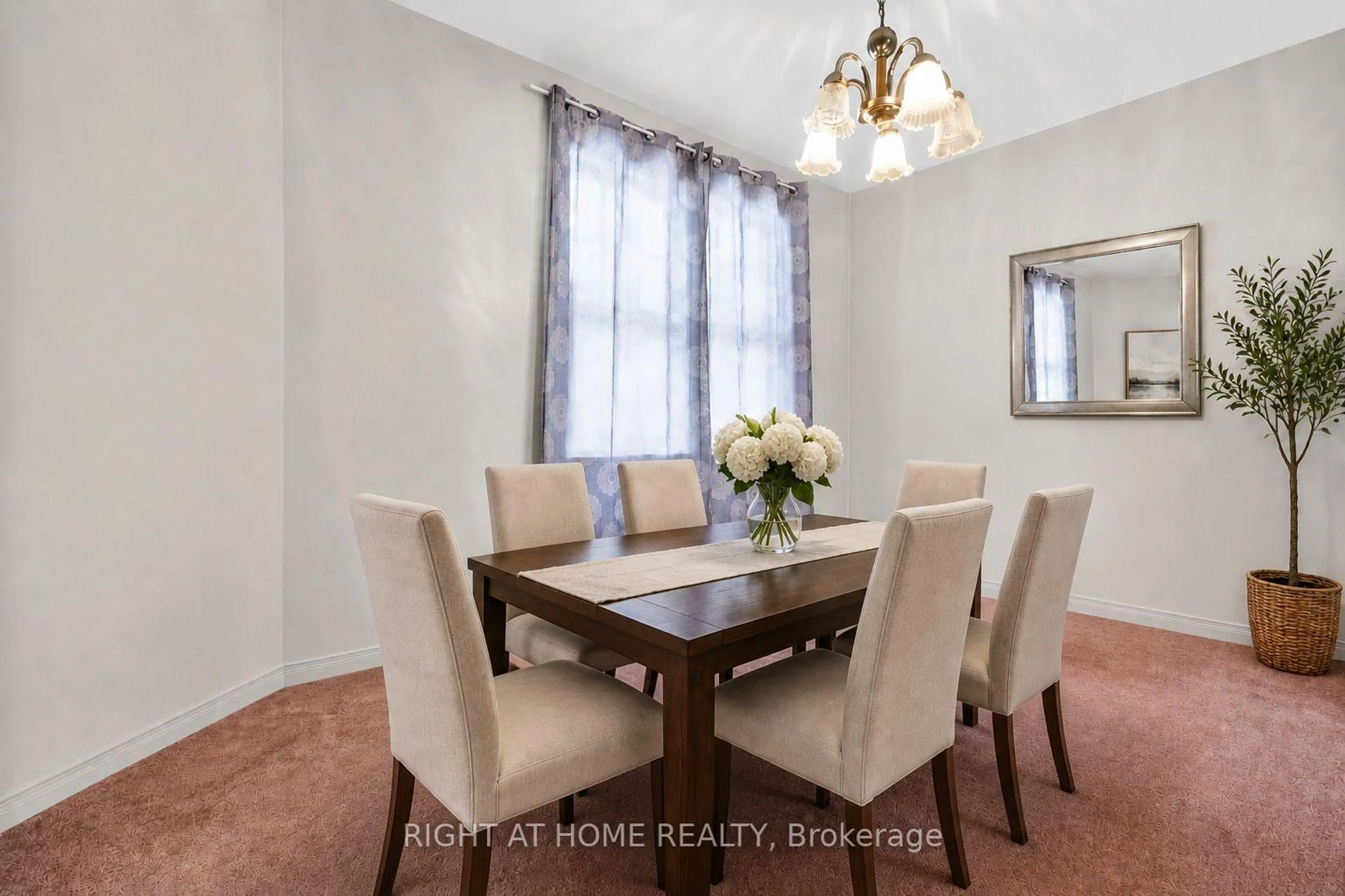 Dining room, wood/laminate floor for 8 Amelia St, Brant Ontario N3L 1Z3