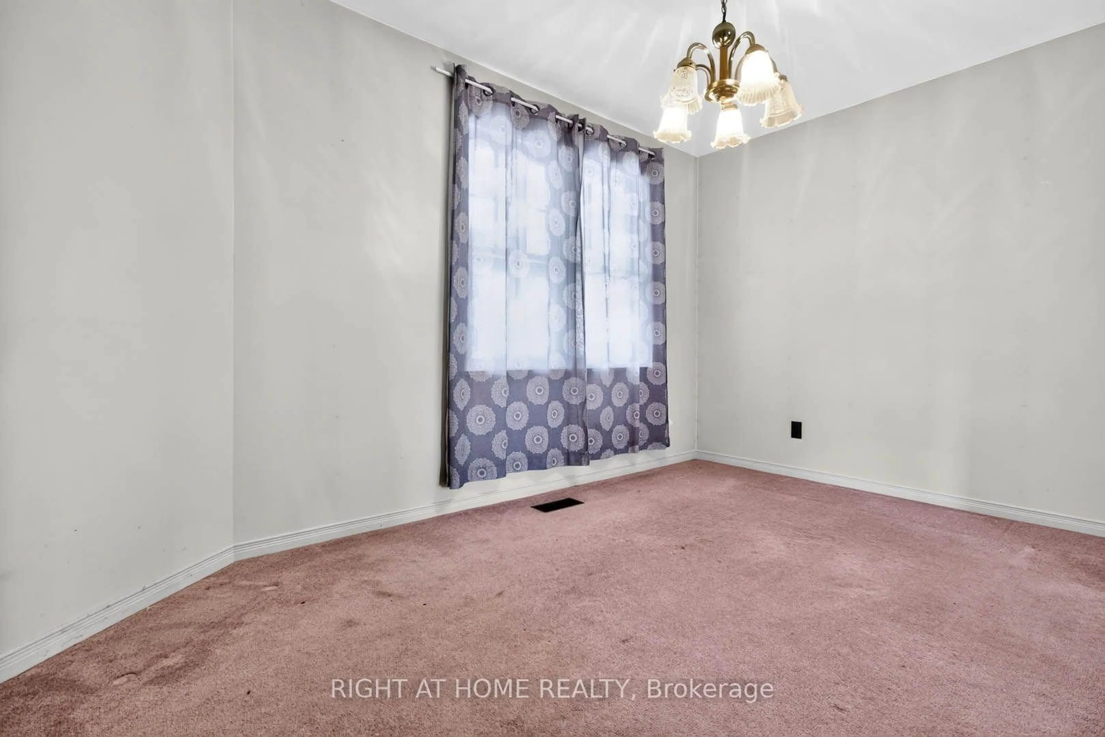 A pic of a room for 8 Amelia St, Brant Ontario N3L 1Z3