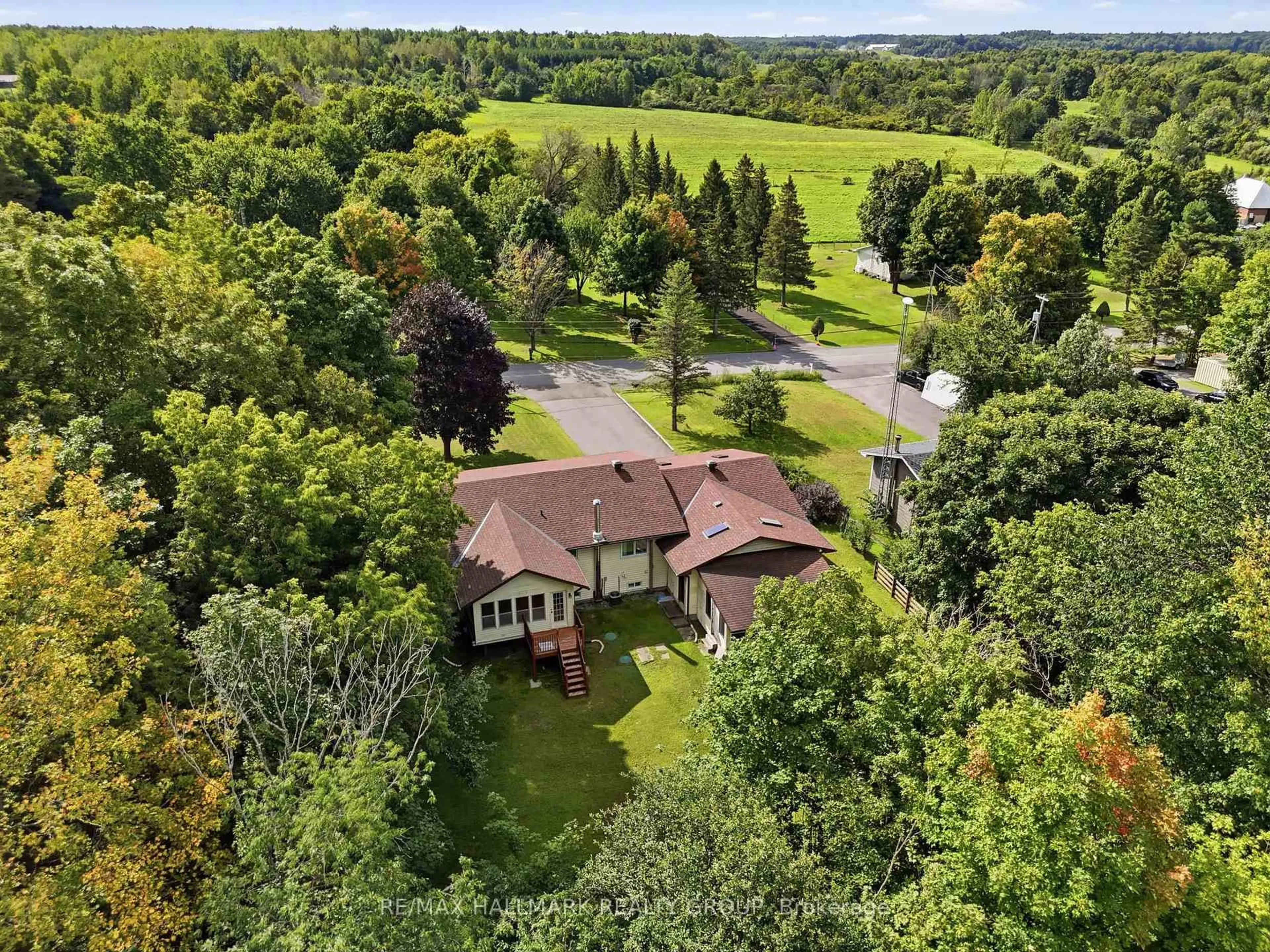 A pic from outside/outdoor area/front of a property/back of a property/a pic from drone, water/lake/river/ocean view for 601 LAKE GEORGE Rd, Alfred and Plantagenet Ontario K0B 1L0
