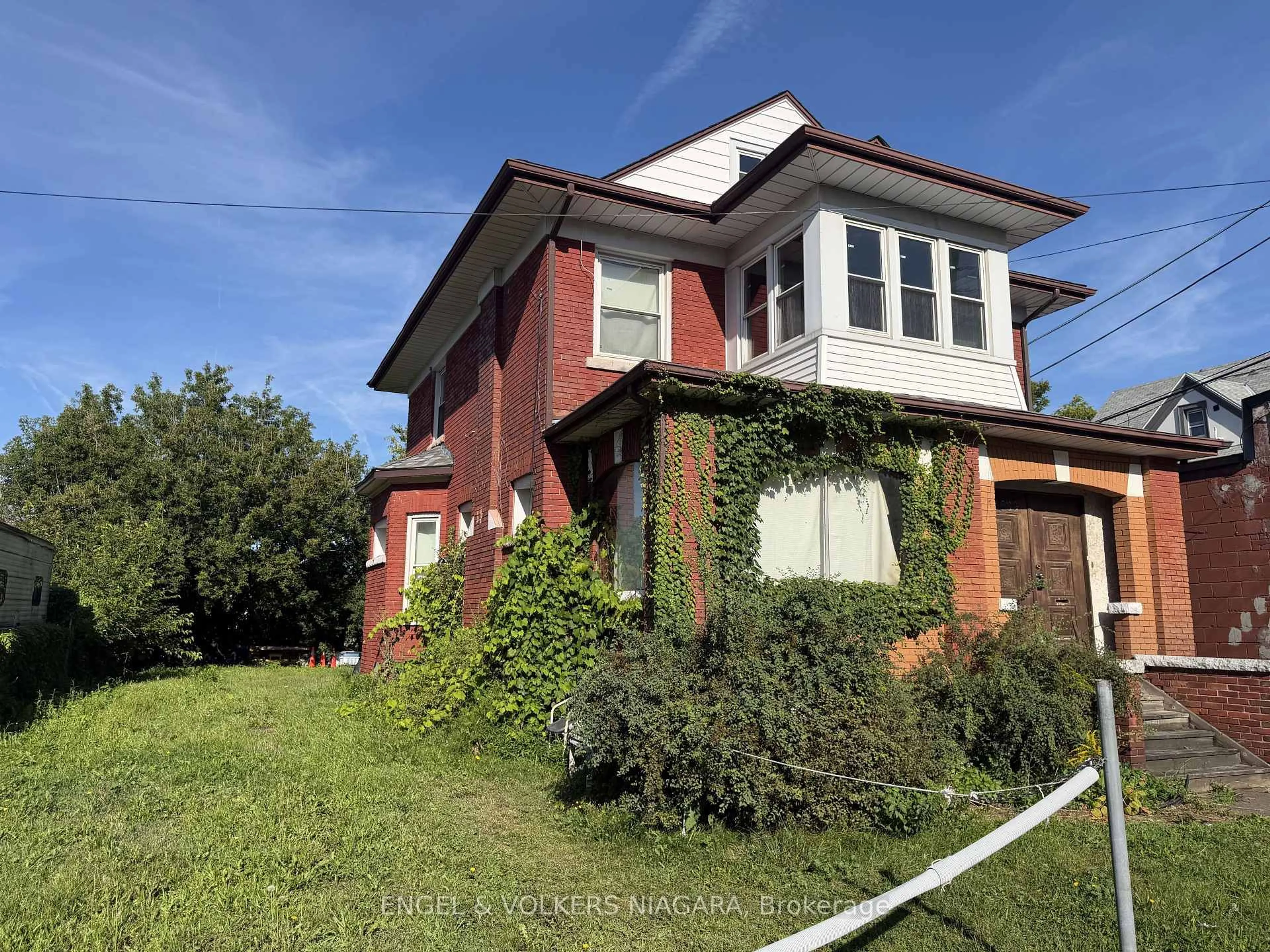 Home with brick exterior material, street for 4689 Crysler Ave, Niagara Falls Ontario L2E 3V7