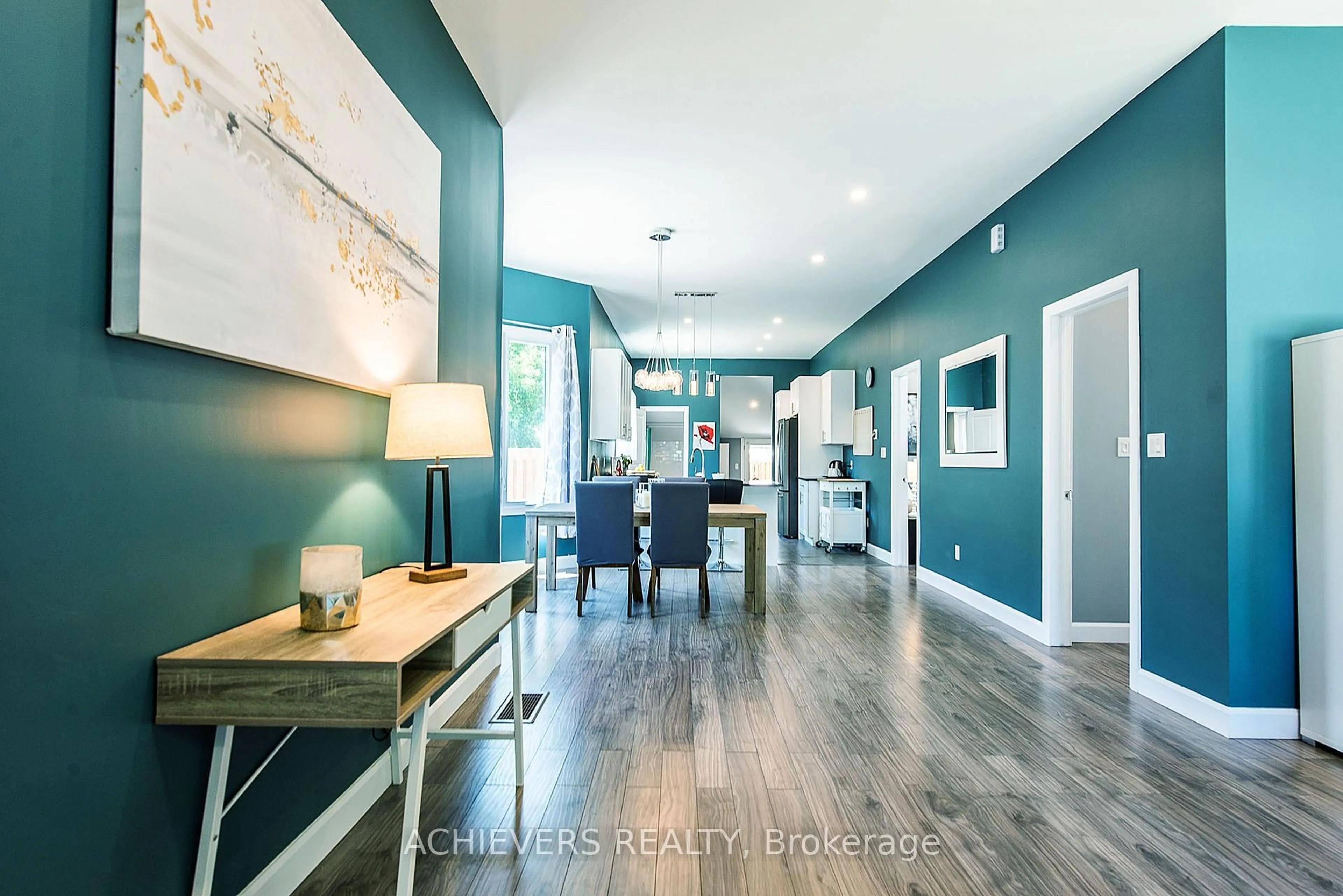 Indoor entryway for 9 Pearl St, London East Ontario N5Z 1X1