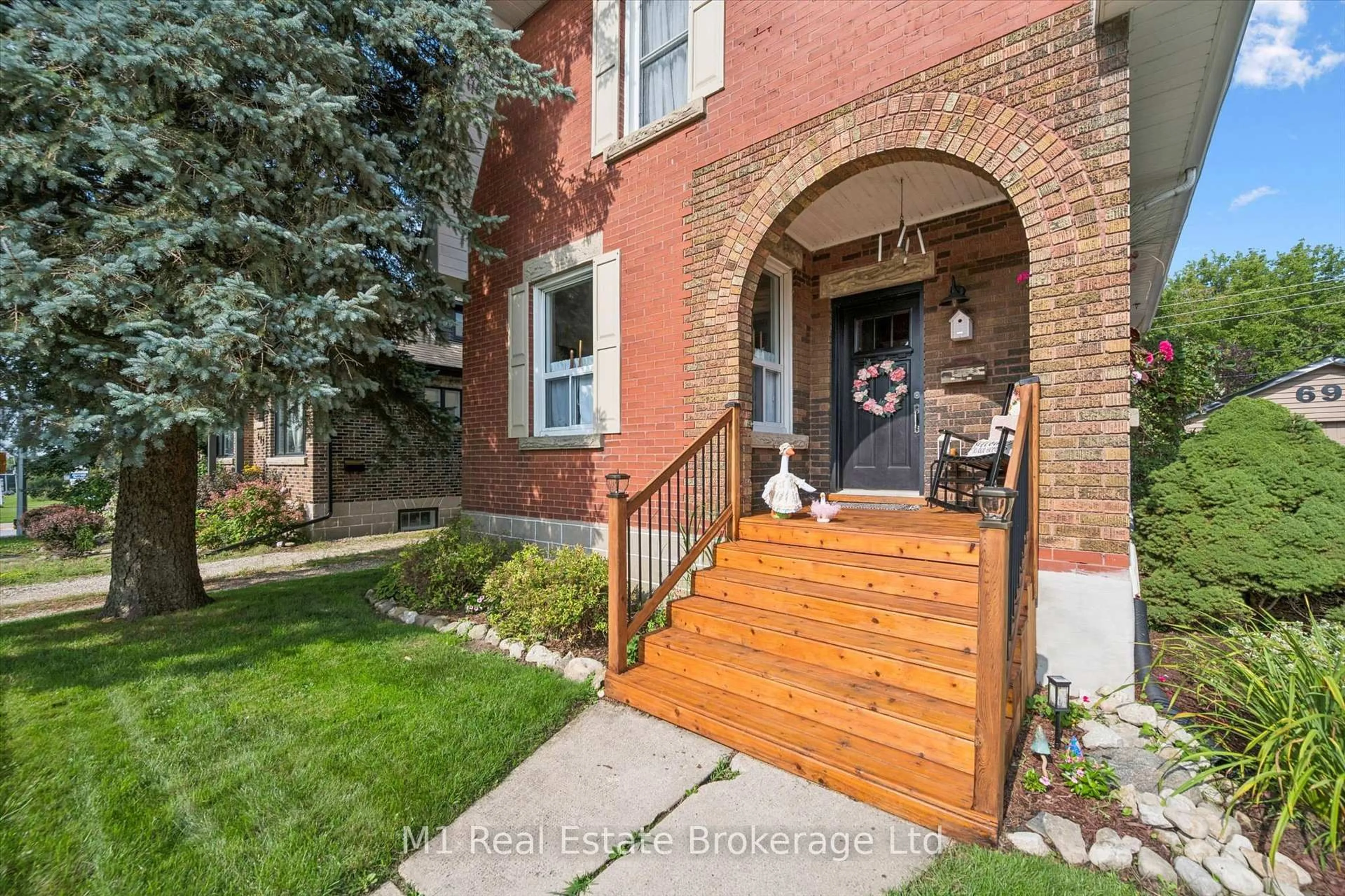 Unknown for 691 St Andrew St, Centre Wellington Ontario N1M 1P7