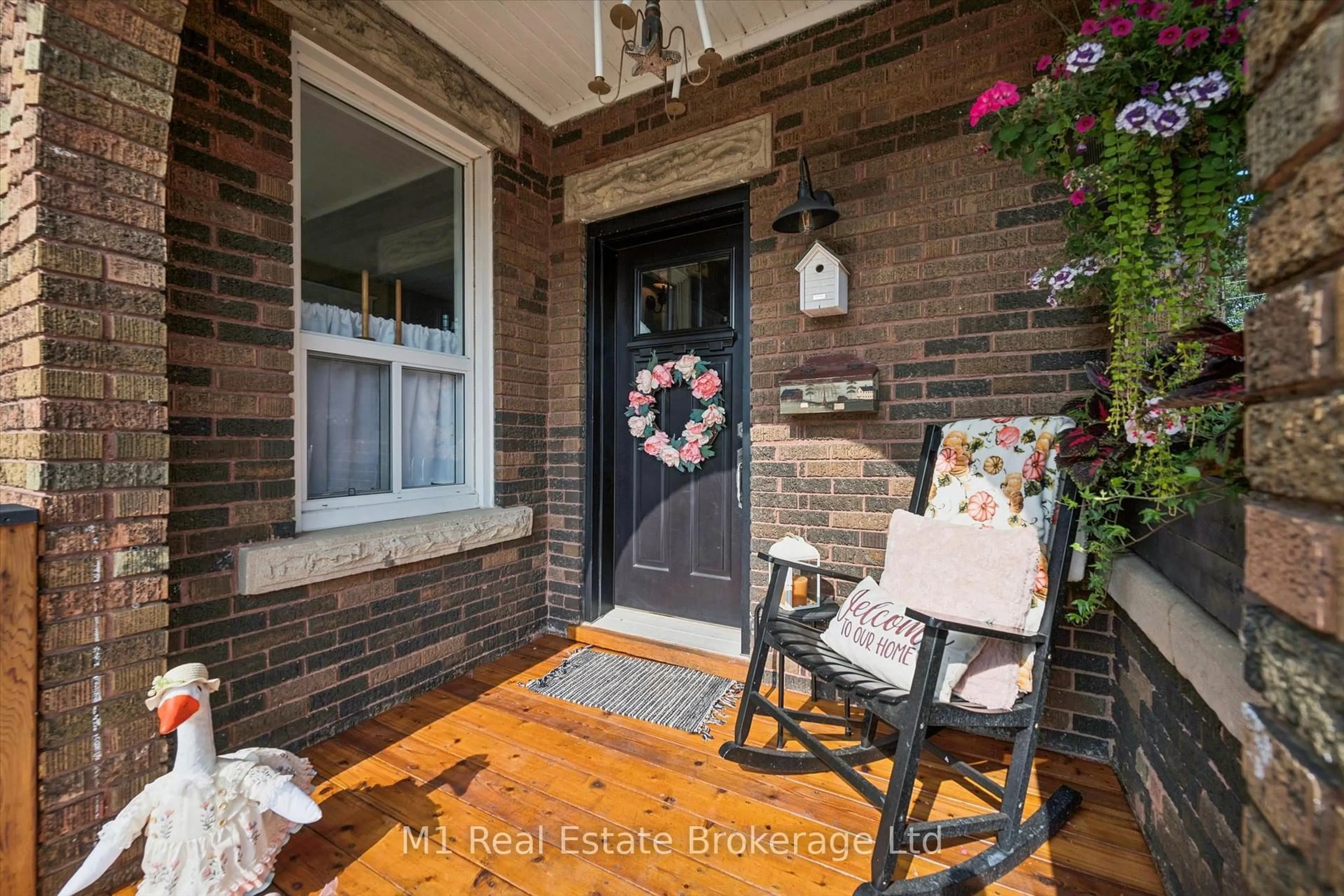 Indoor entryway for 691 St Andrew St, Centre Wellington Ontario N1M 1P7