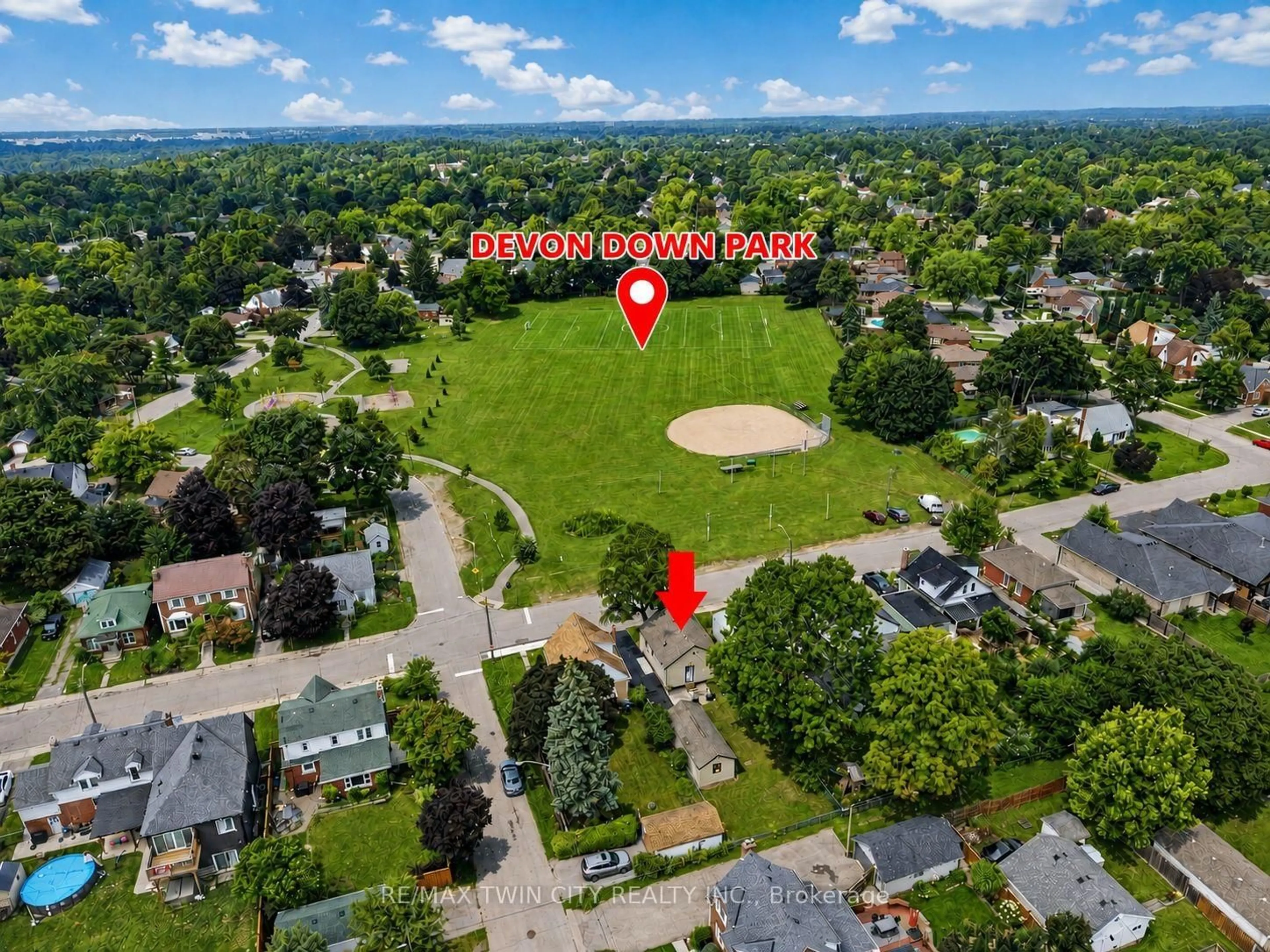 A pic from outside/outdoor area/front of a property/back of a property/a pic from drone, street for 77 Abigail Ave, Brantford Ontario N3R 4S4