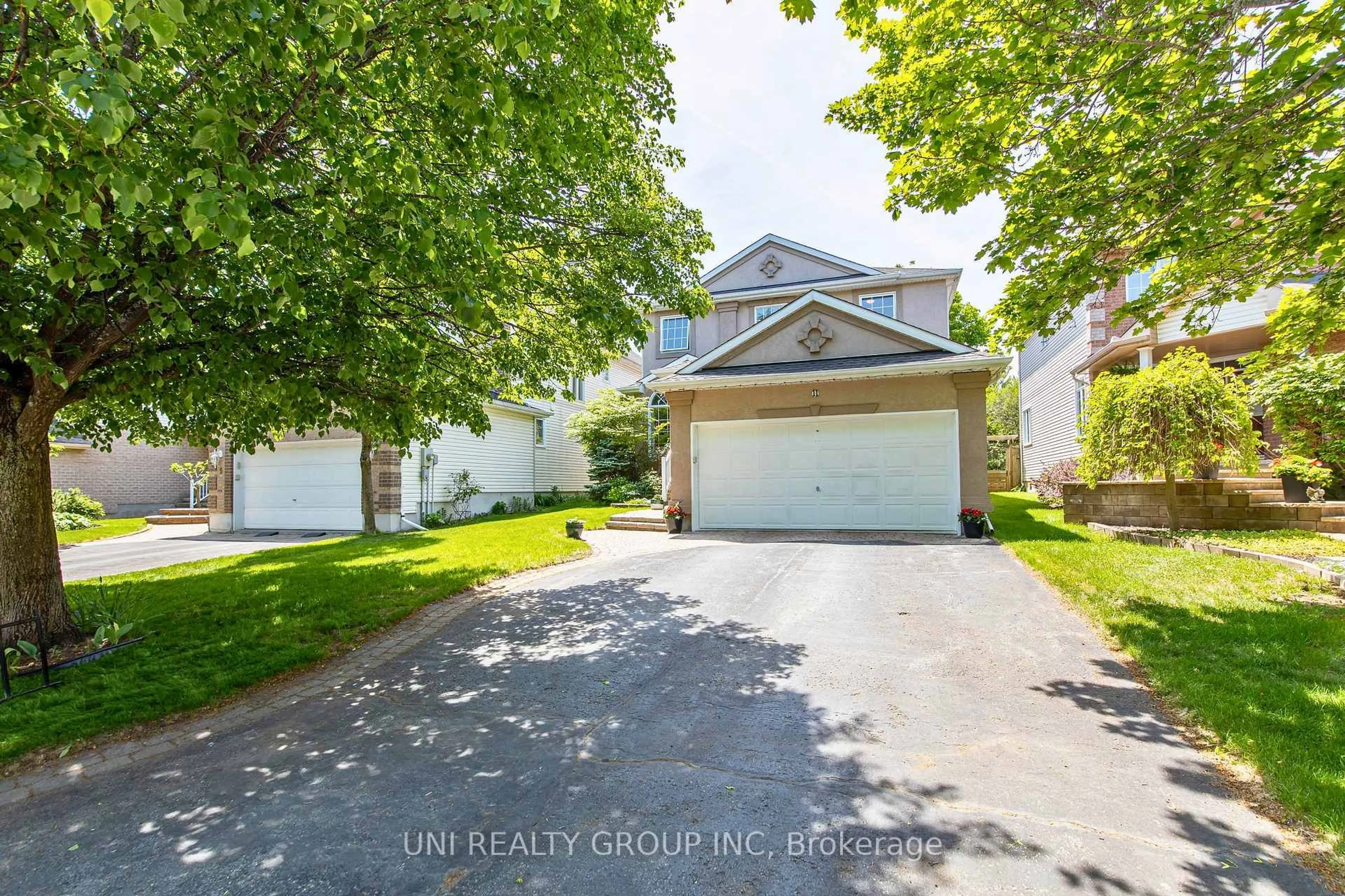 A pic from outside/outdoor area/front of a property/back of a property/a pic from drone, street for 11 LANGFORD Cres, Kanata Ontario K2K 2N4