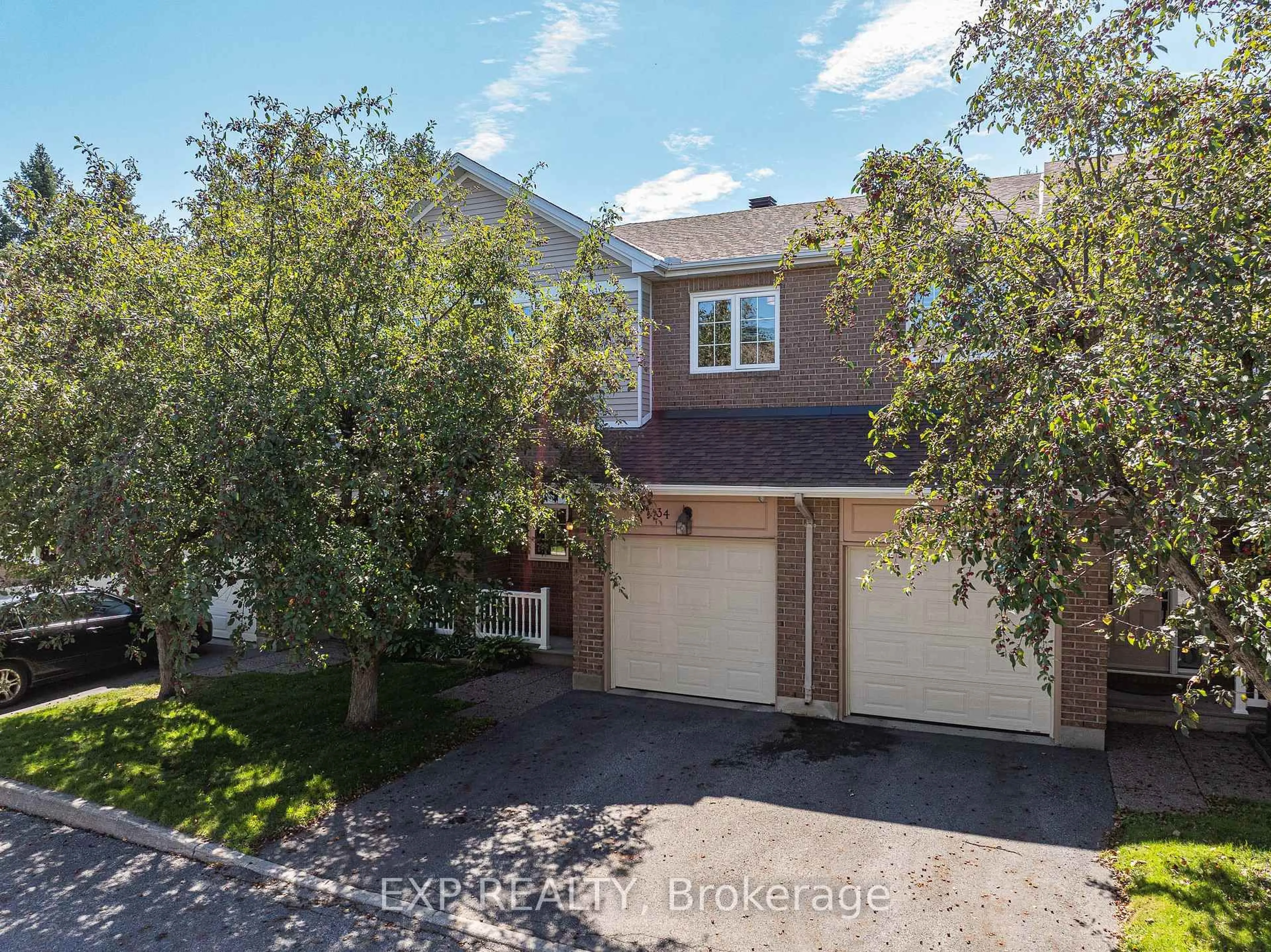 A pic from outside/outdoor area/front of a property/back of a property/a pic from drone, street for 34 Stonebriar Dr, Ottawa Ontario K2G 5X9