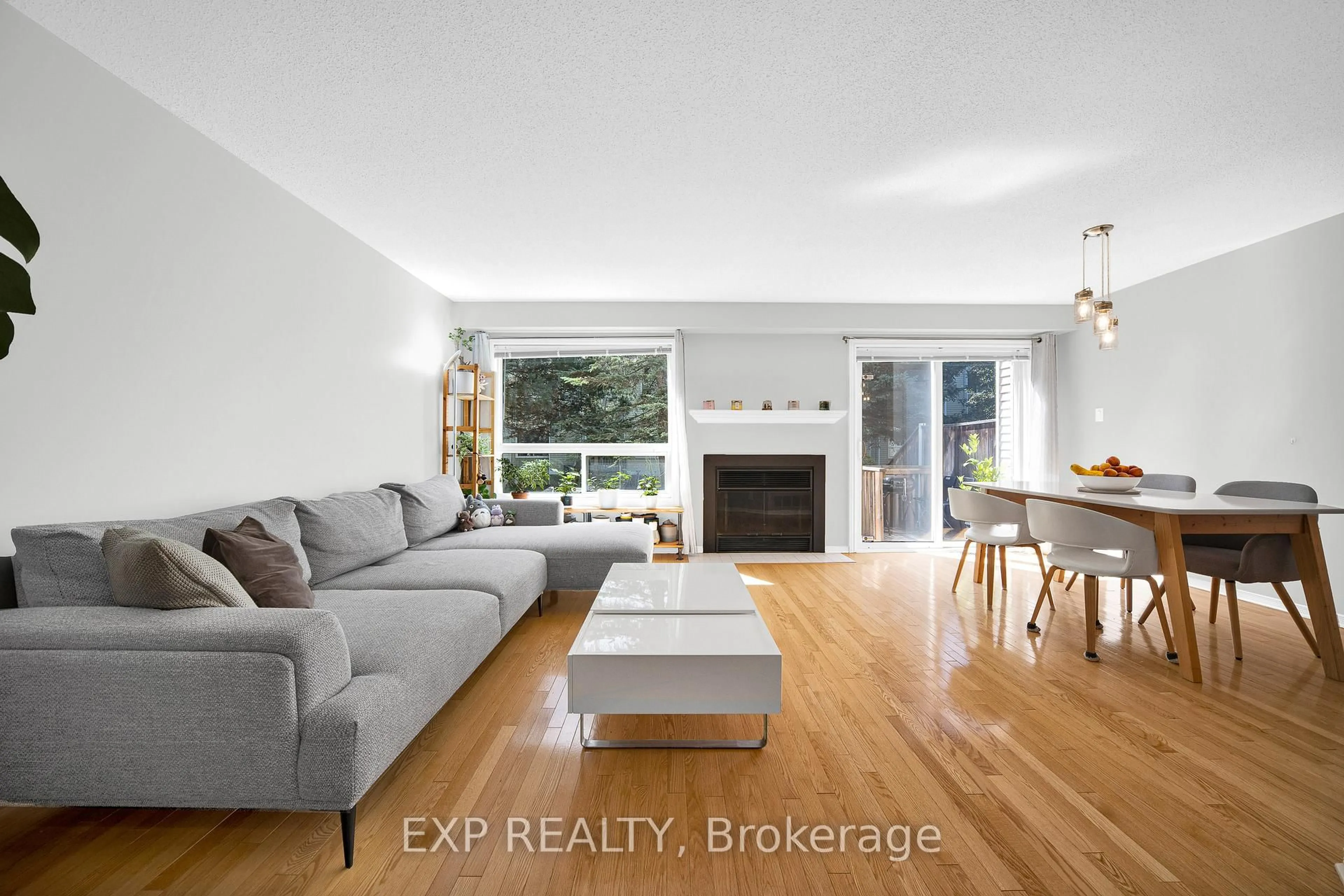 Living room with furniture, unknown for 34 Stonebriar Dr, Ottawa Ontario K2G 5X9