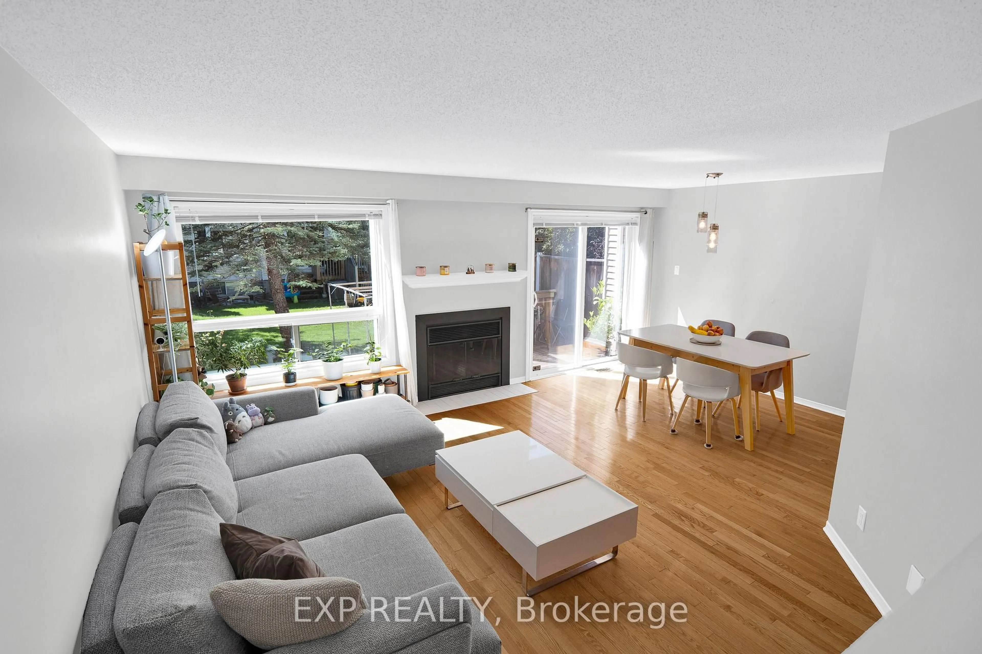 Living room with furniture, unknown for 34 Stonebriar Dr, Ottawa Ontario K2G 5X9