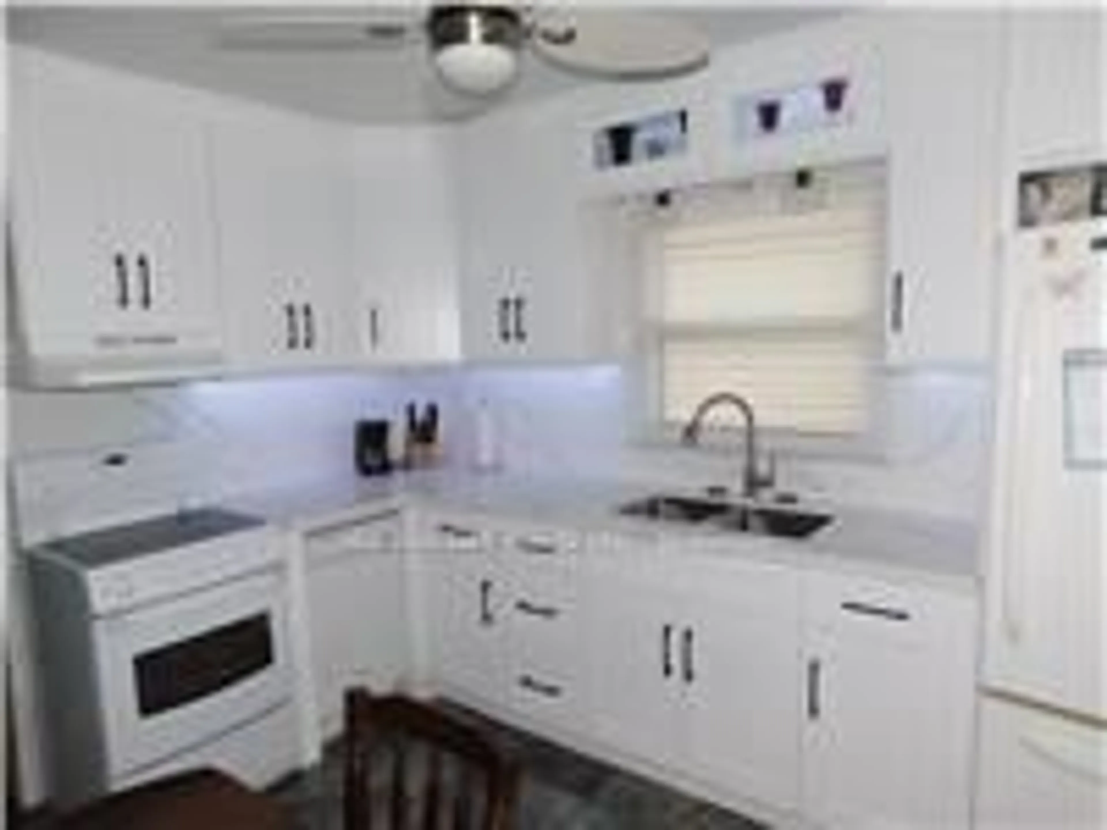 Standard kitchen, ceramic/tile floor for 625 Tate Ave, Hamilton Ontario L8H 6L4