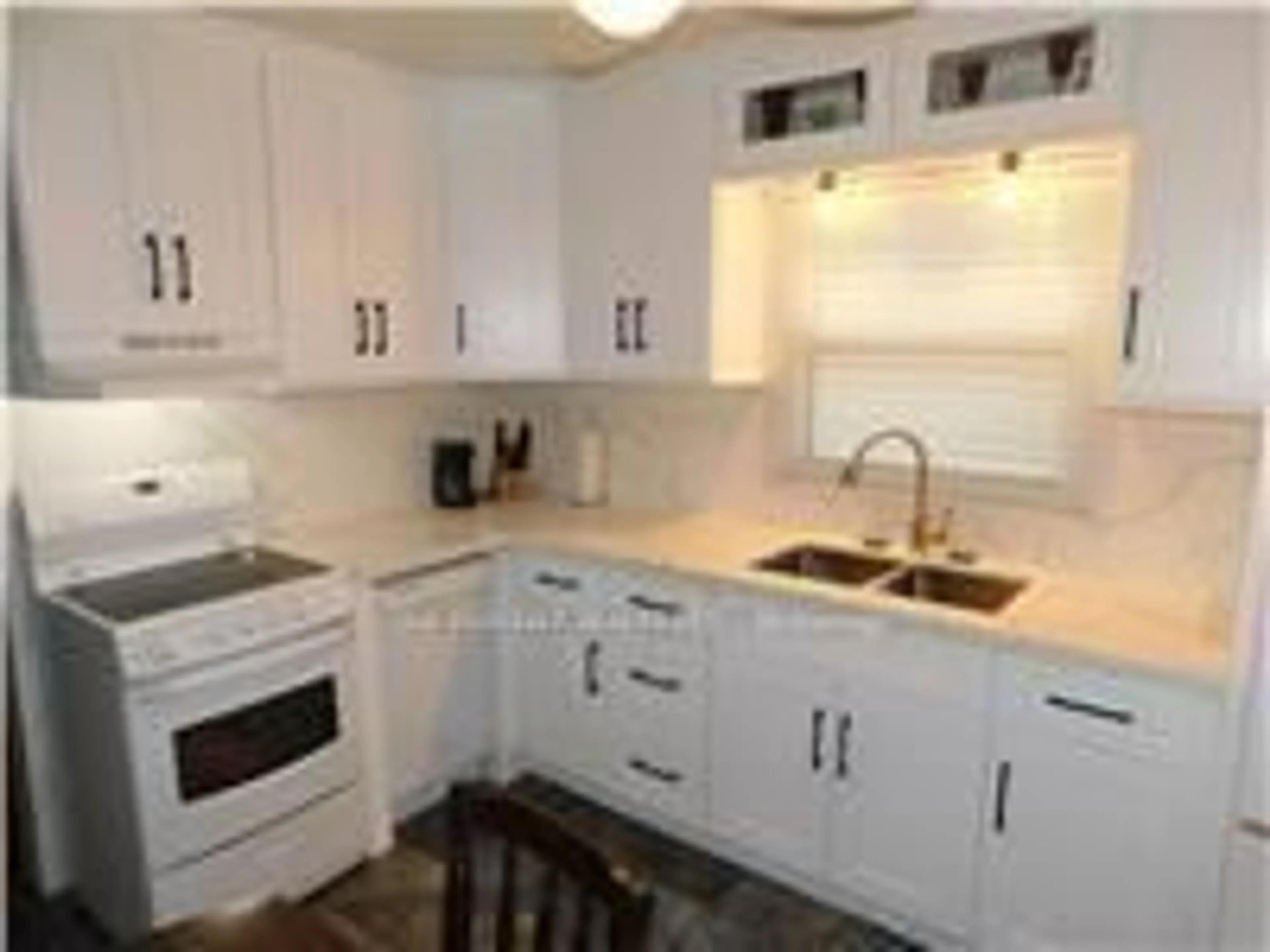 Standard kitchen, ceramic/tile floor for 625 Tate Ave, Hamilton Ontario L8H 6L4