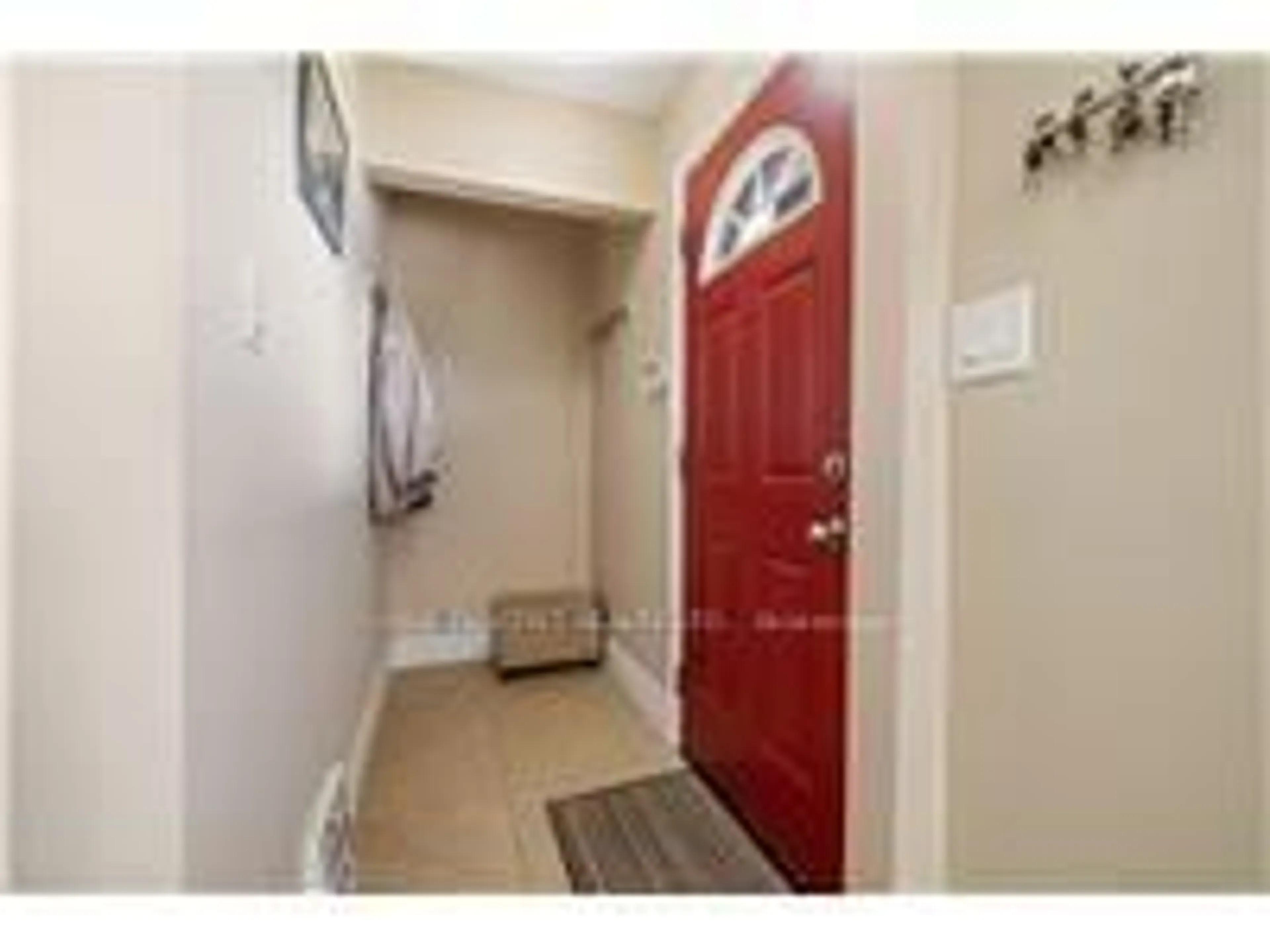 Indoor entryway for 625 Tate Ave, Hamilton Ontario L8H 6L4
