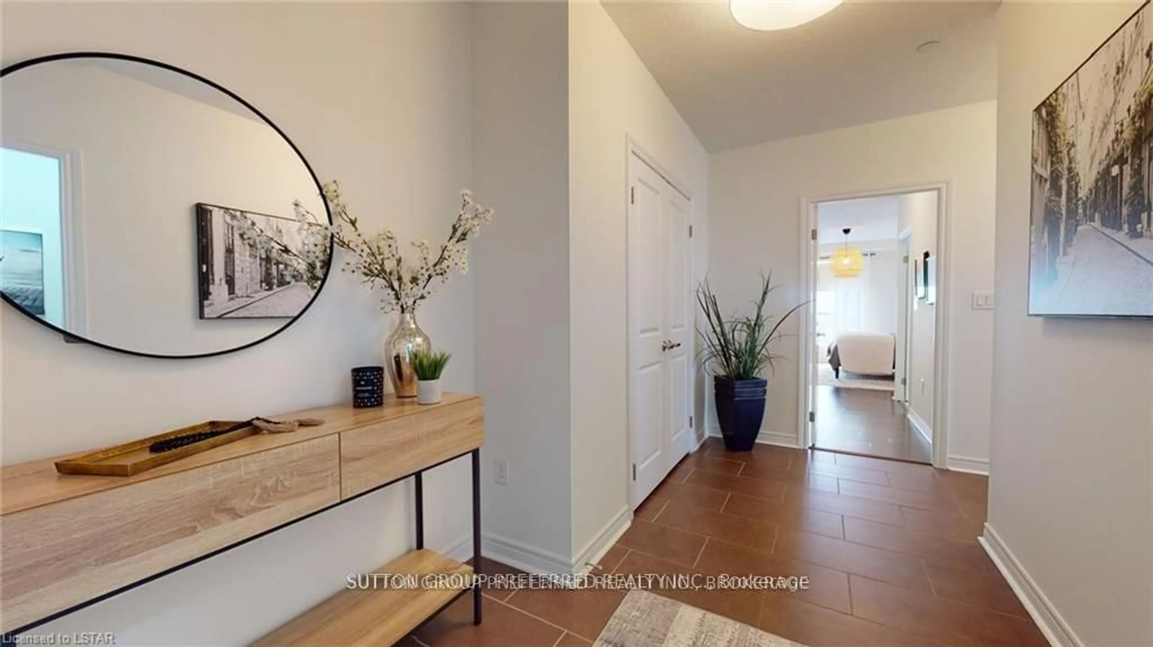 Indoor entryway for 330 Ridout St #2304, London East Ontario N6A 0A7