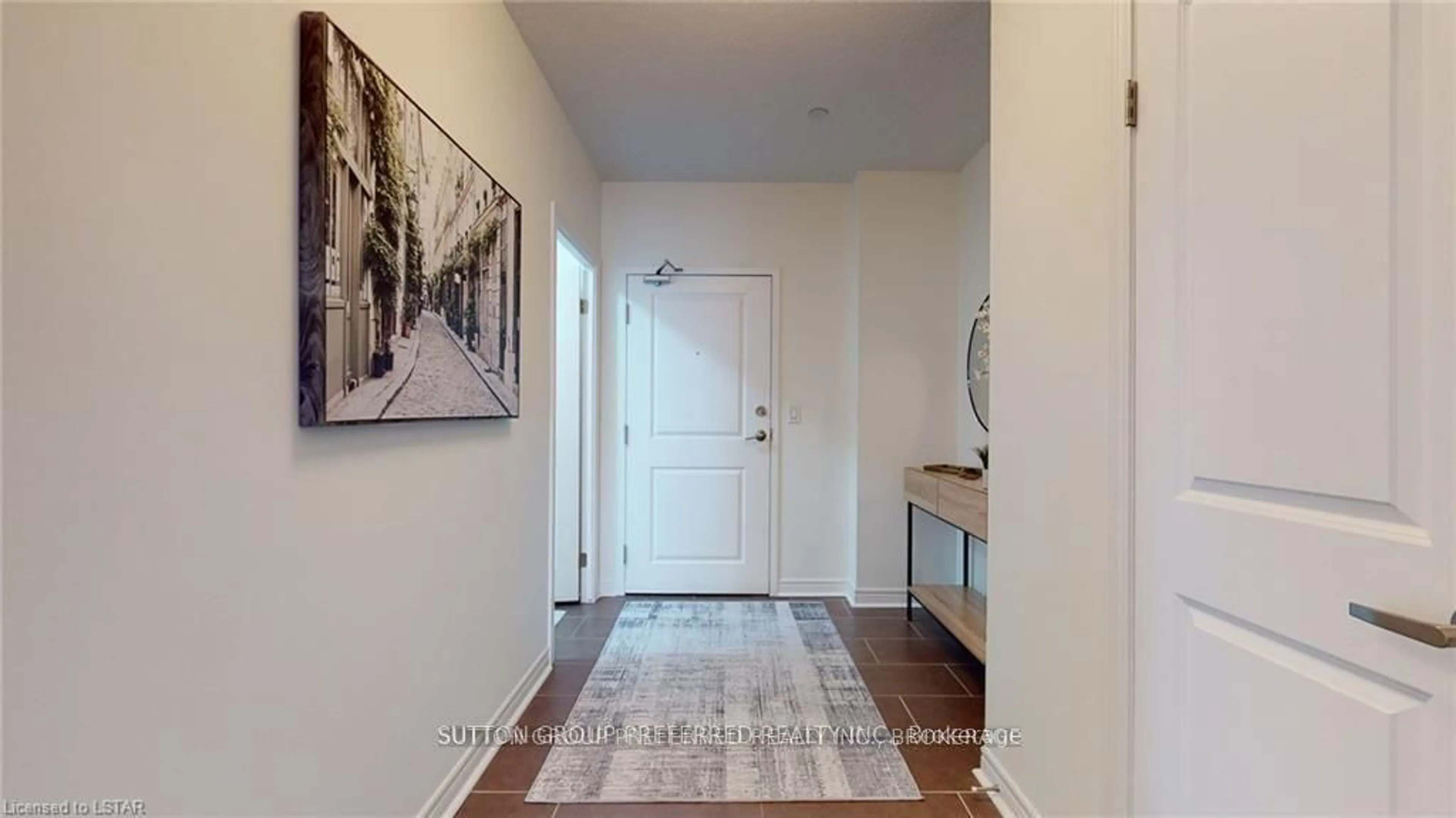 Indoor entryway for 330 Ridout St #2304, London East Ontario N6A 0A7