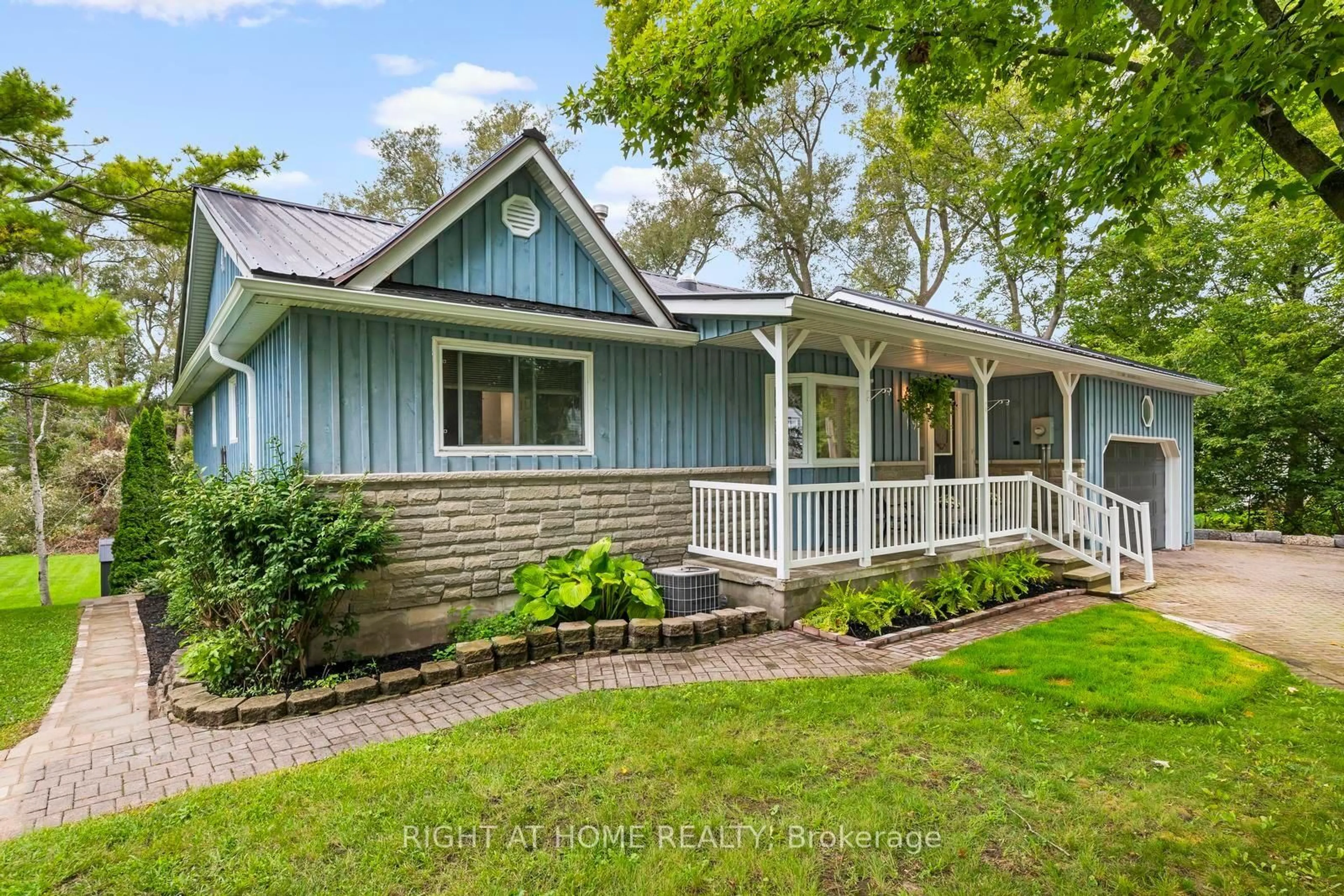 Home with vinyl exterior material, unknown for 19 Parliament St, Cramahe Ontario K0K 1S0