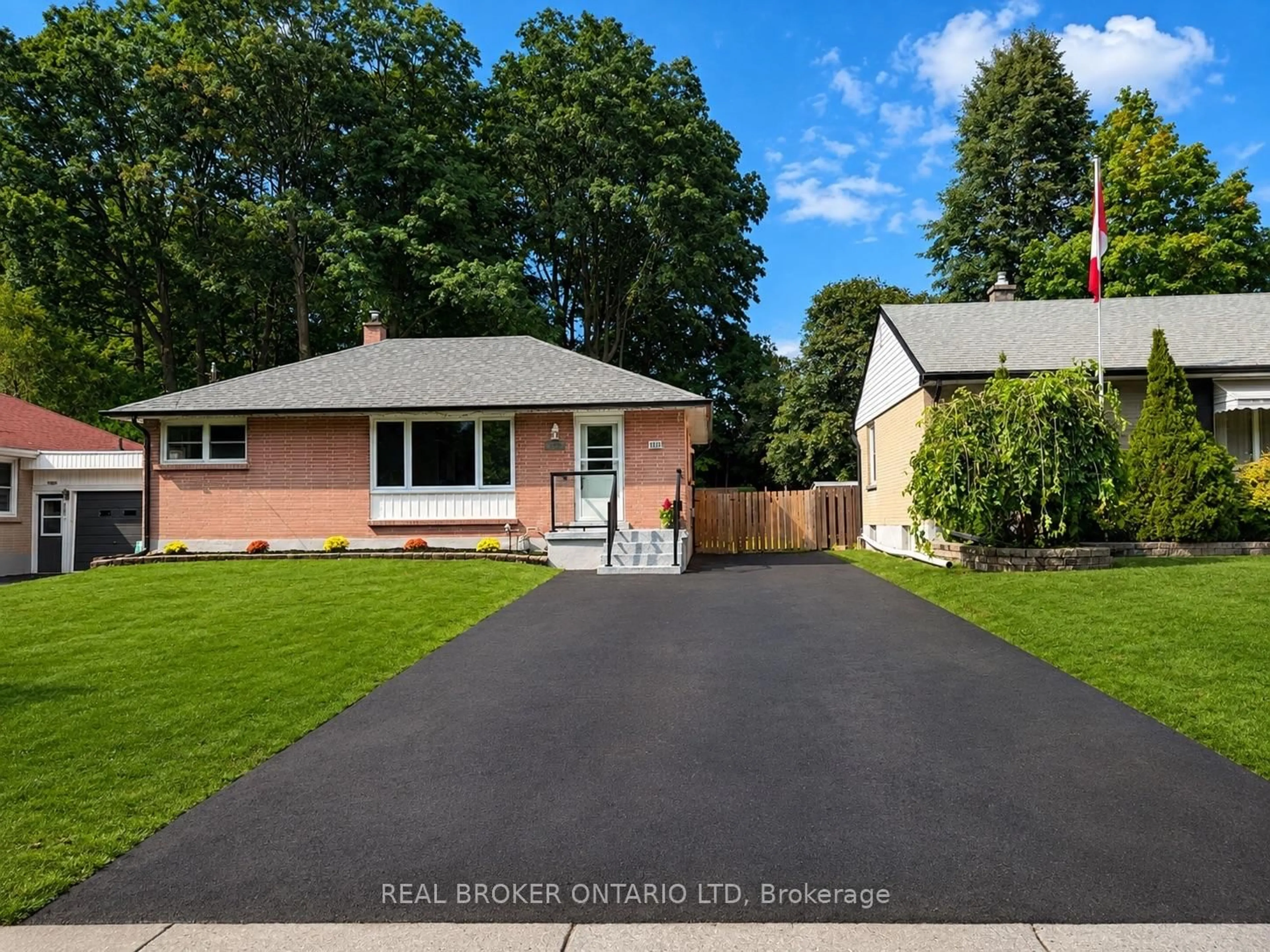 Home with vinyl exterior material, street for 1864 Herbert Ave, London East Ontario N5V 2C5