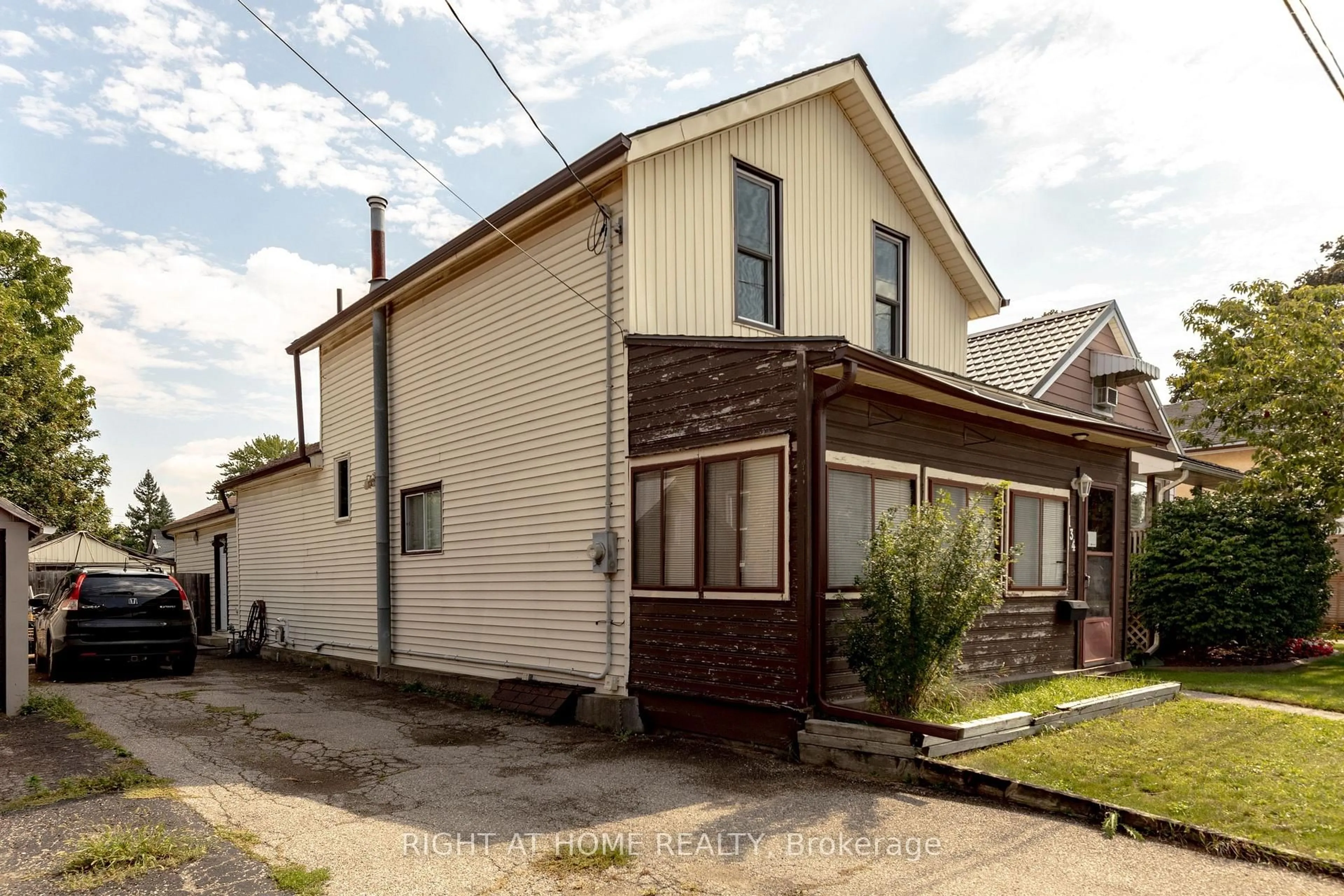 Unknown for 134 Catharine Ave, Brantford Ontario N3T 1Y4
