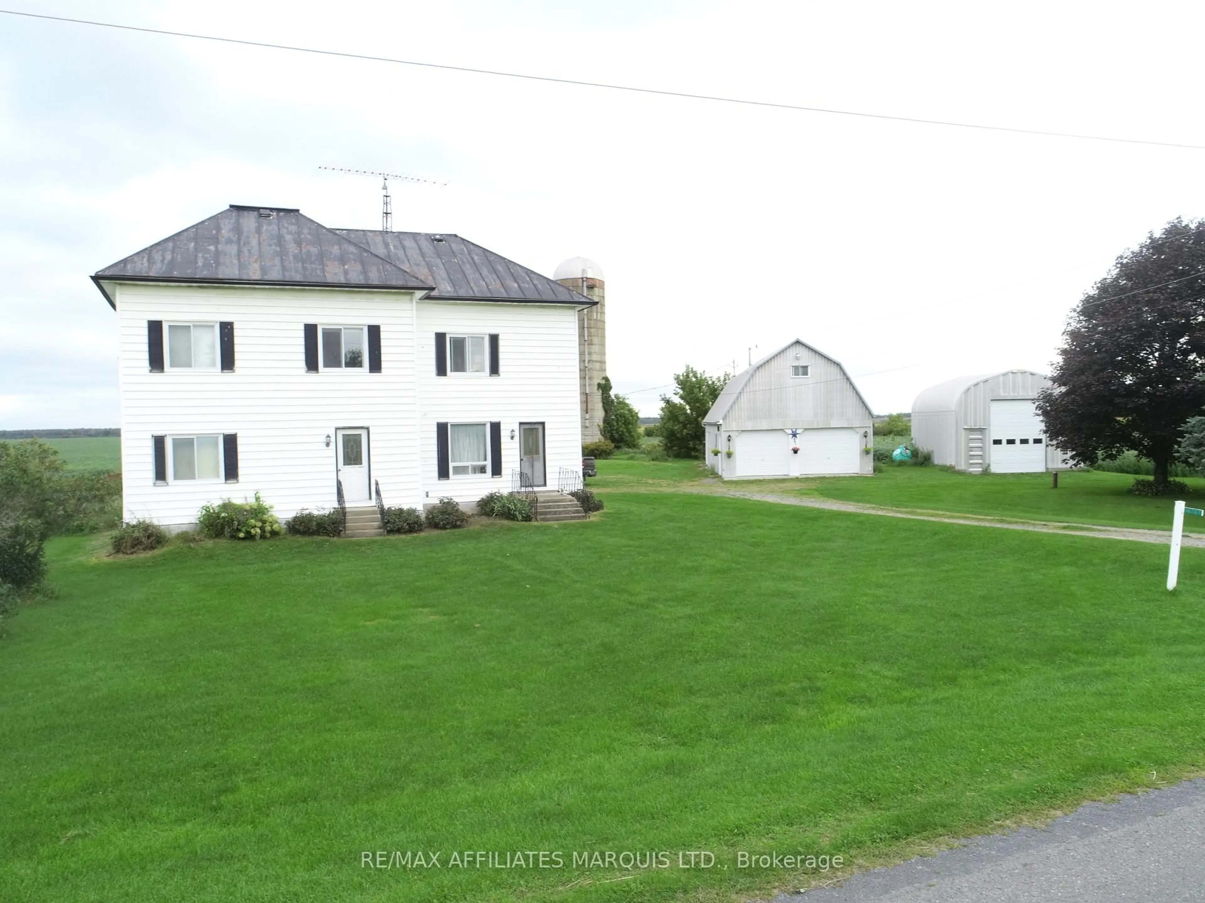 A pic from outside/outdoor area/front of a property/back of a property/a pic from drone, unknown for 16767 Eighth Rd, North Stormont Ontario K0C 1W0