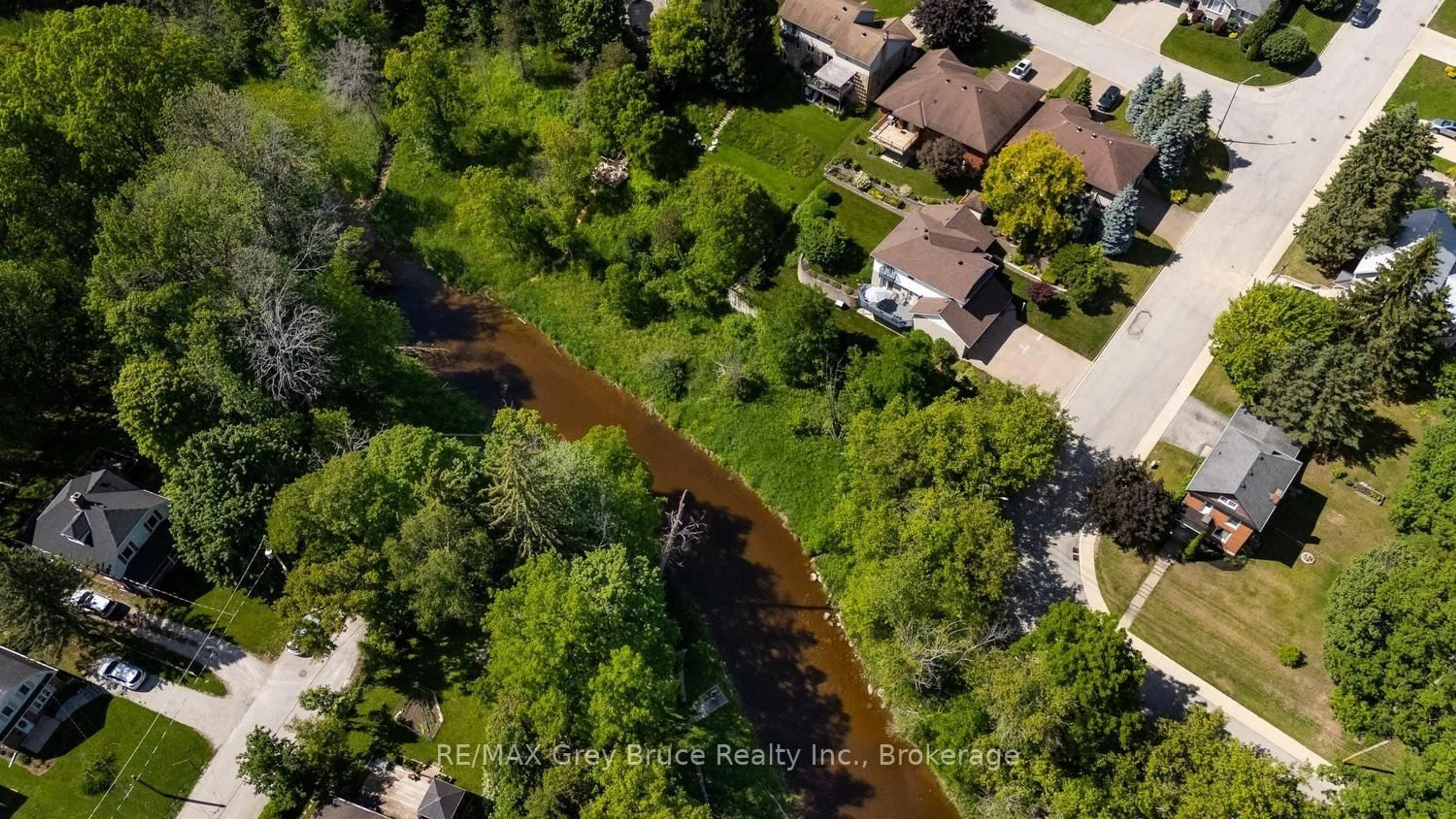 A pic from outside/outdoor area/front of a property/back of a property/a pic from drone, water/lake/river/ocean view for 1510 7th Ave, Owen Sound Ontario N4K 6V8