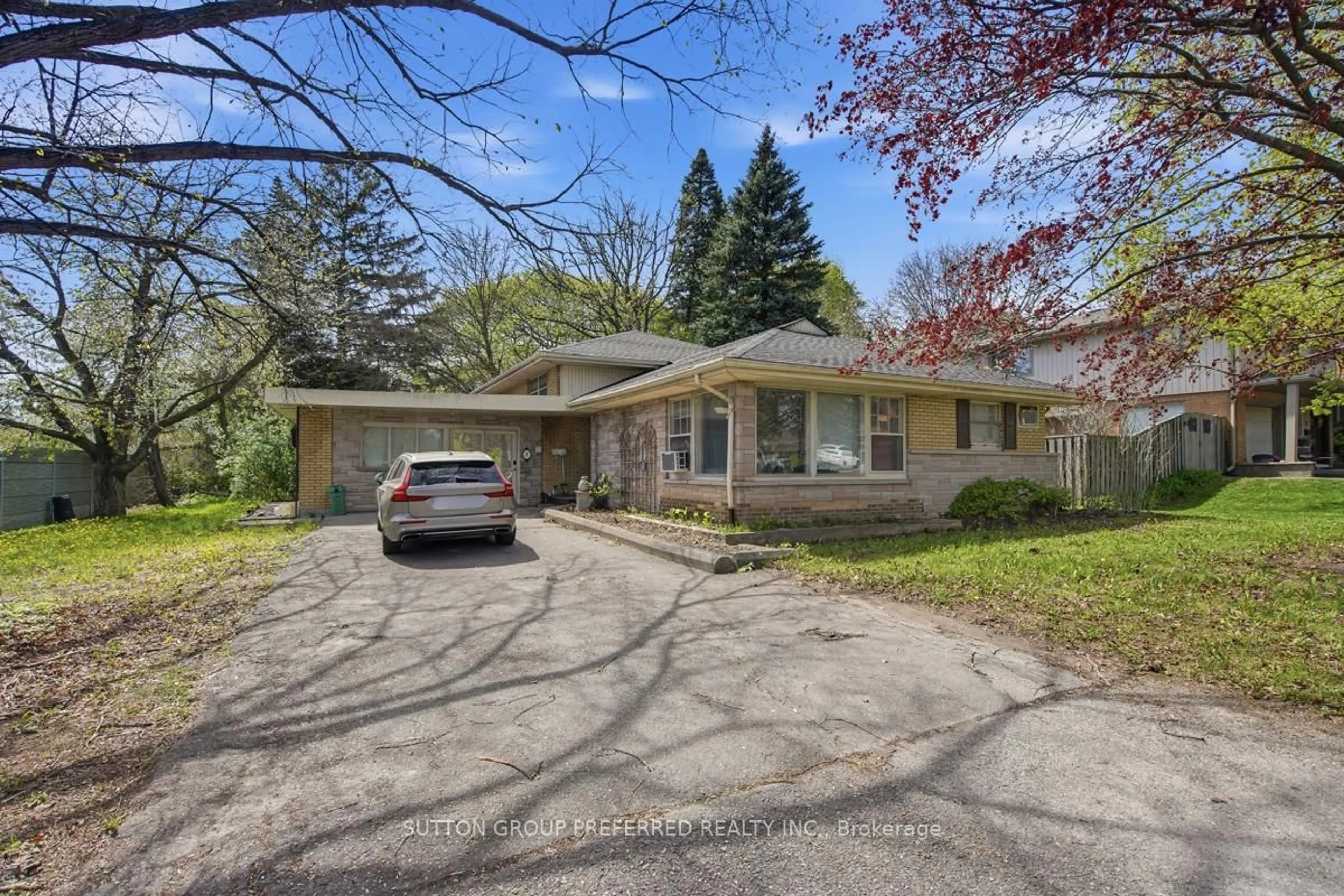 Unknown for 2 Ruskin Crt, London North Ontario N6G 1S8