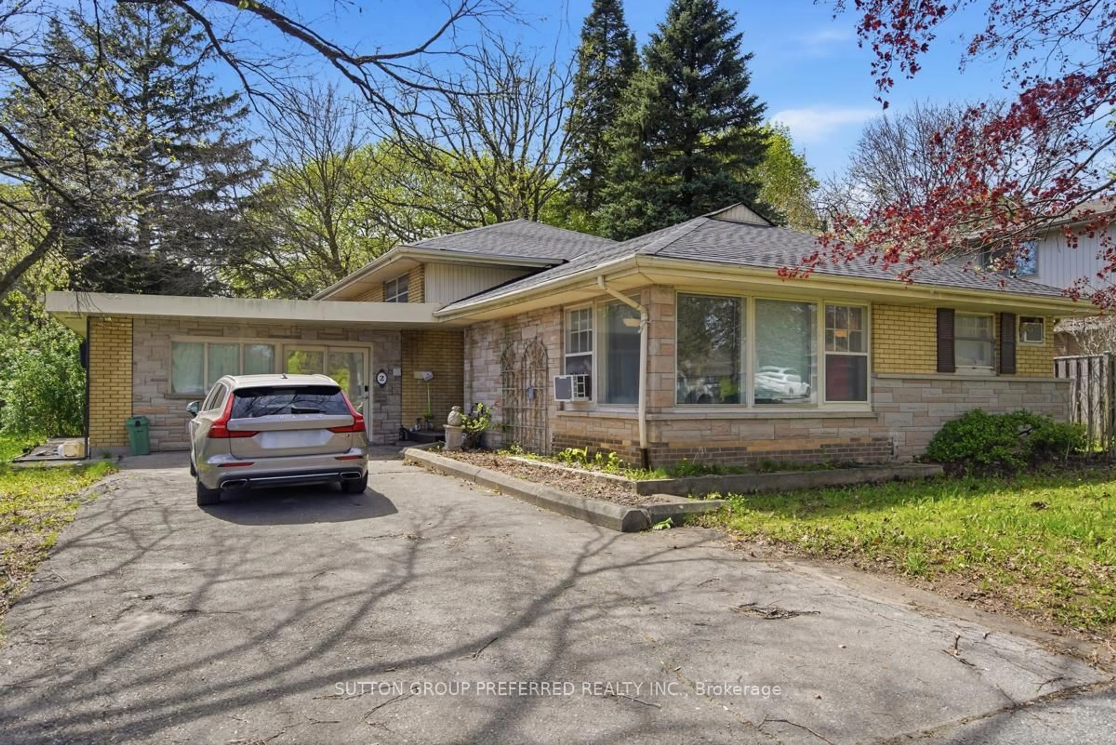 Unknown for 2 Ruskin Crt, London North Ontario N6G 1S8