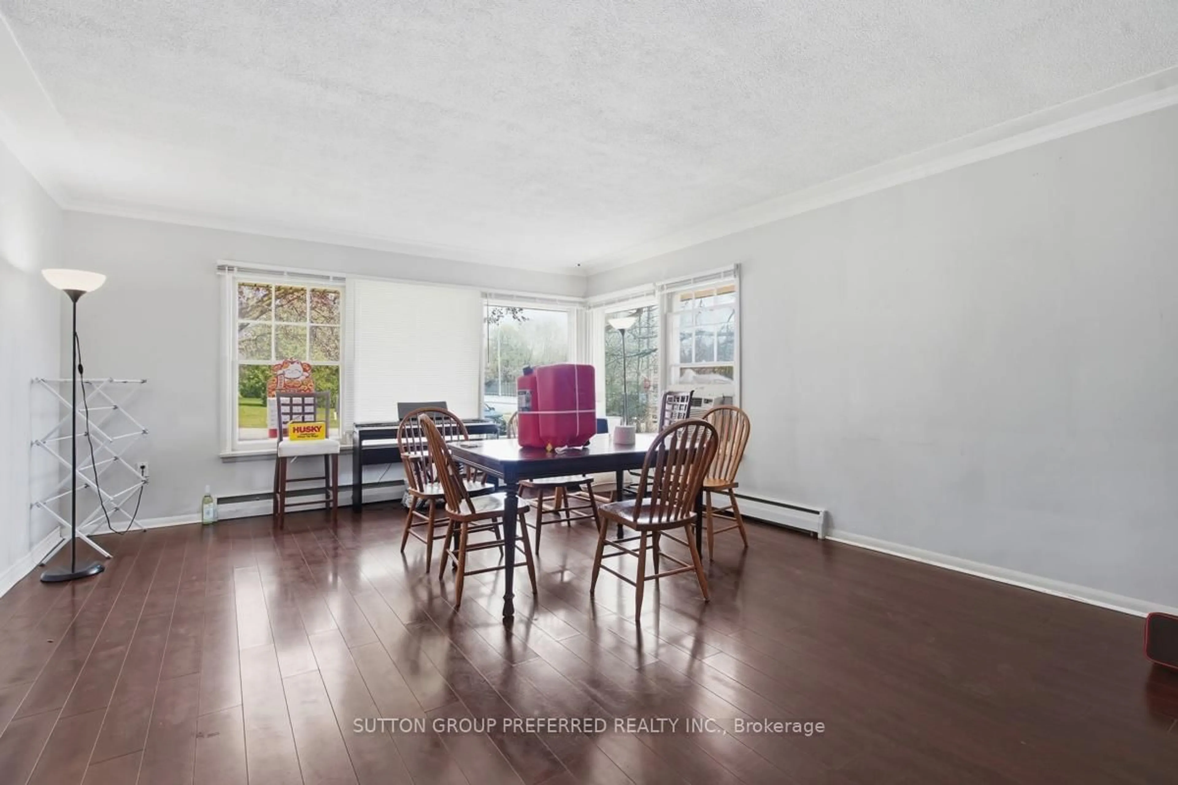 Unknown for 2 Ruskin Crt, London North Ontario N6G 1S8