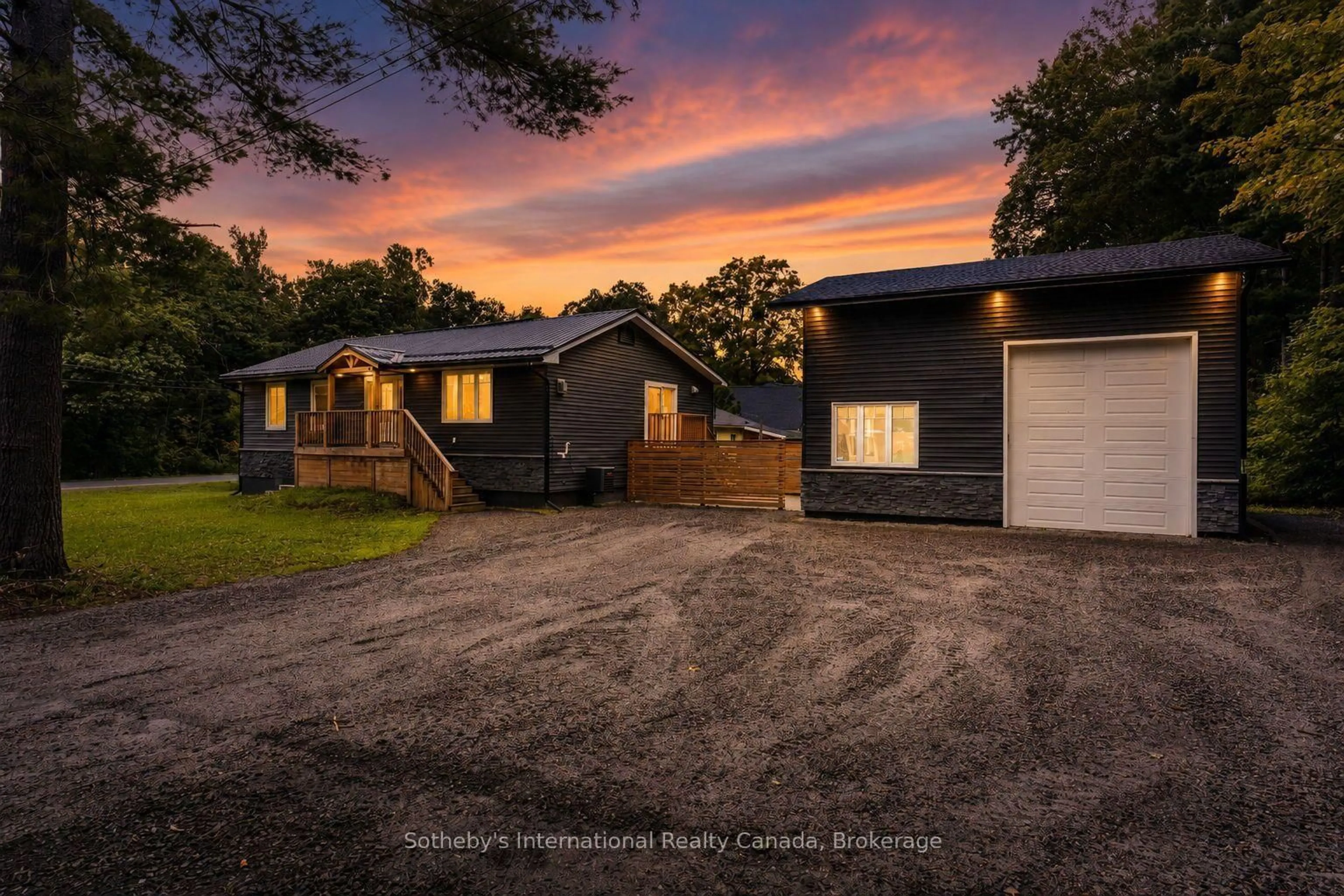 A pic from outside/outdoor area/front of a property/back of a property/a pic from drone, street for 1003 Elizabeth St, Muskoka Lakes Ontario P0C 1M0