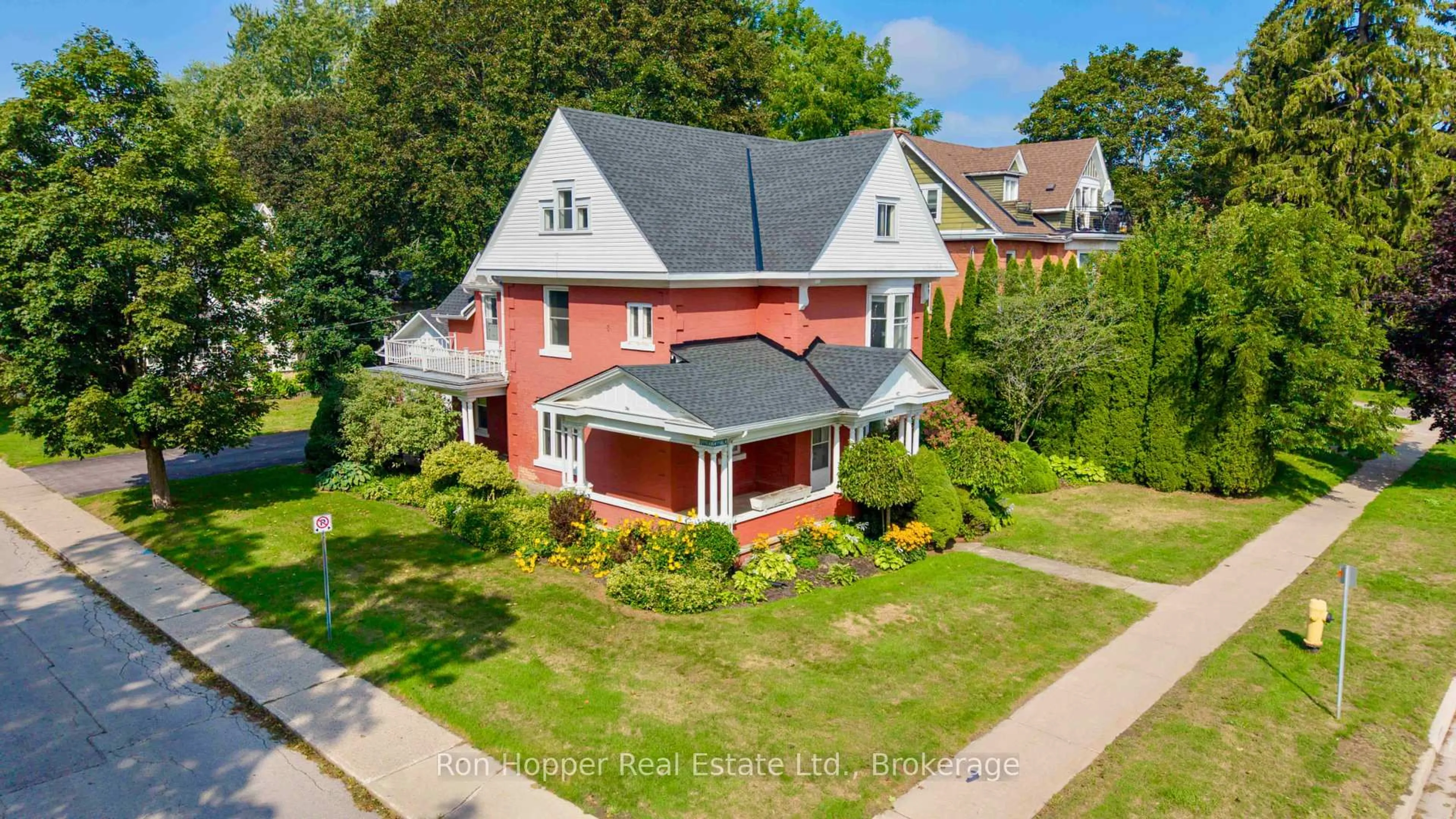 A pic from outside/outdoor area/front of a property/back of a property/a pic from drone, street for 1358 4th Ave, Owen Sound Ontario N4K 4X1
