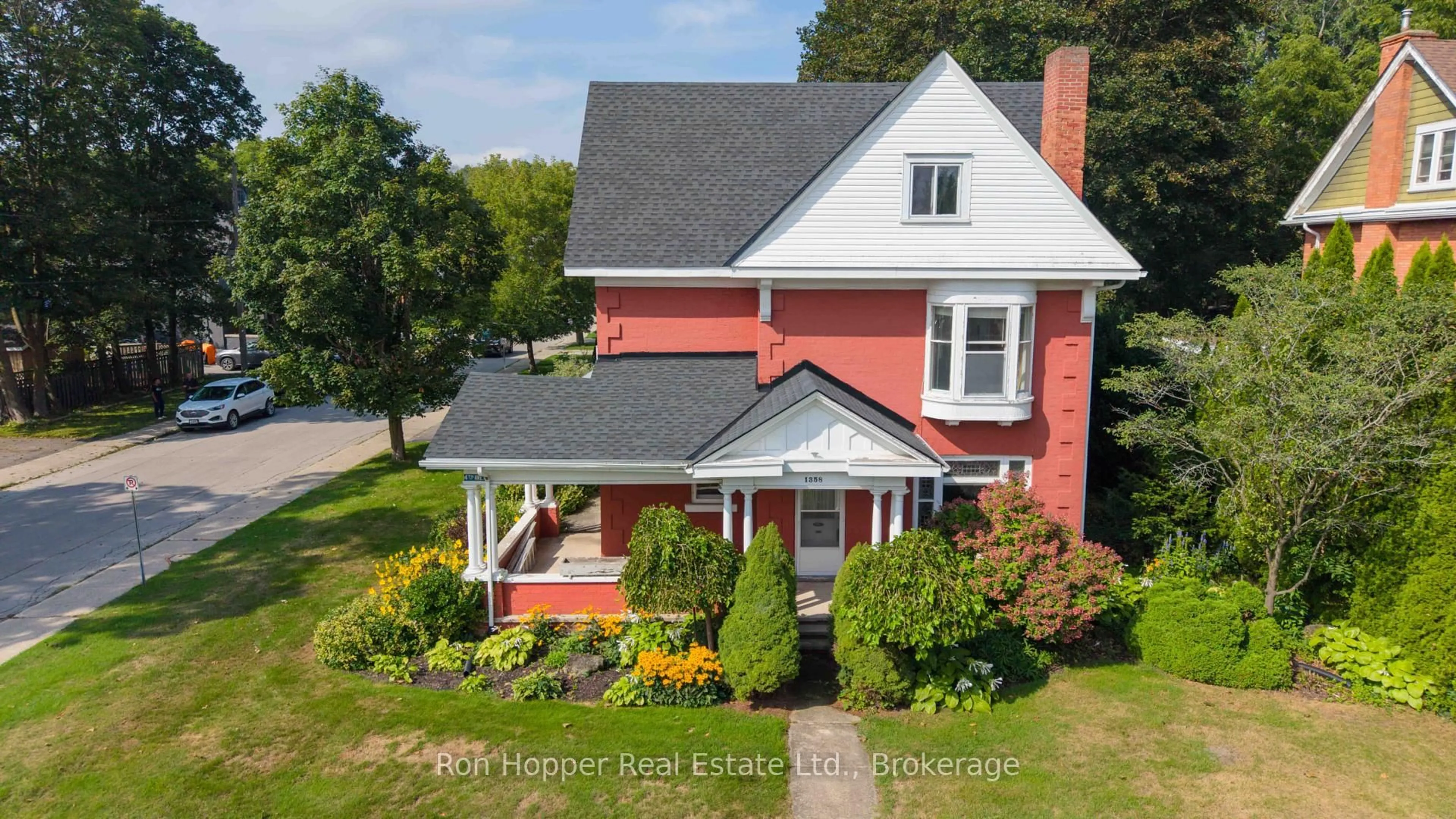 A pic from outside/outdoor area/front of a property/back of a property/a pic from drone, street for 1358 4th Ave, Owen Sound Ontario N4K 4X1