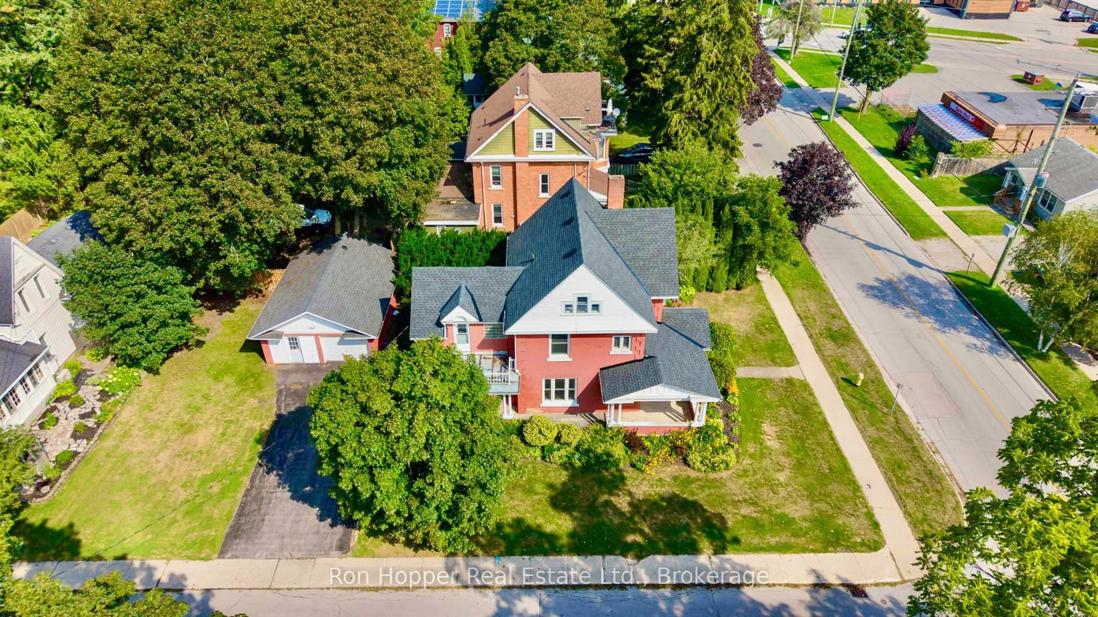 A pic from outside/outdoor area/front of a property/back of a property/a pic from drone, street for 1358 4th Ave, Owen Sound Ontario N4K 4X1