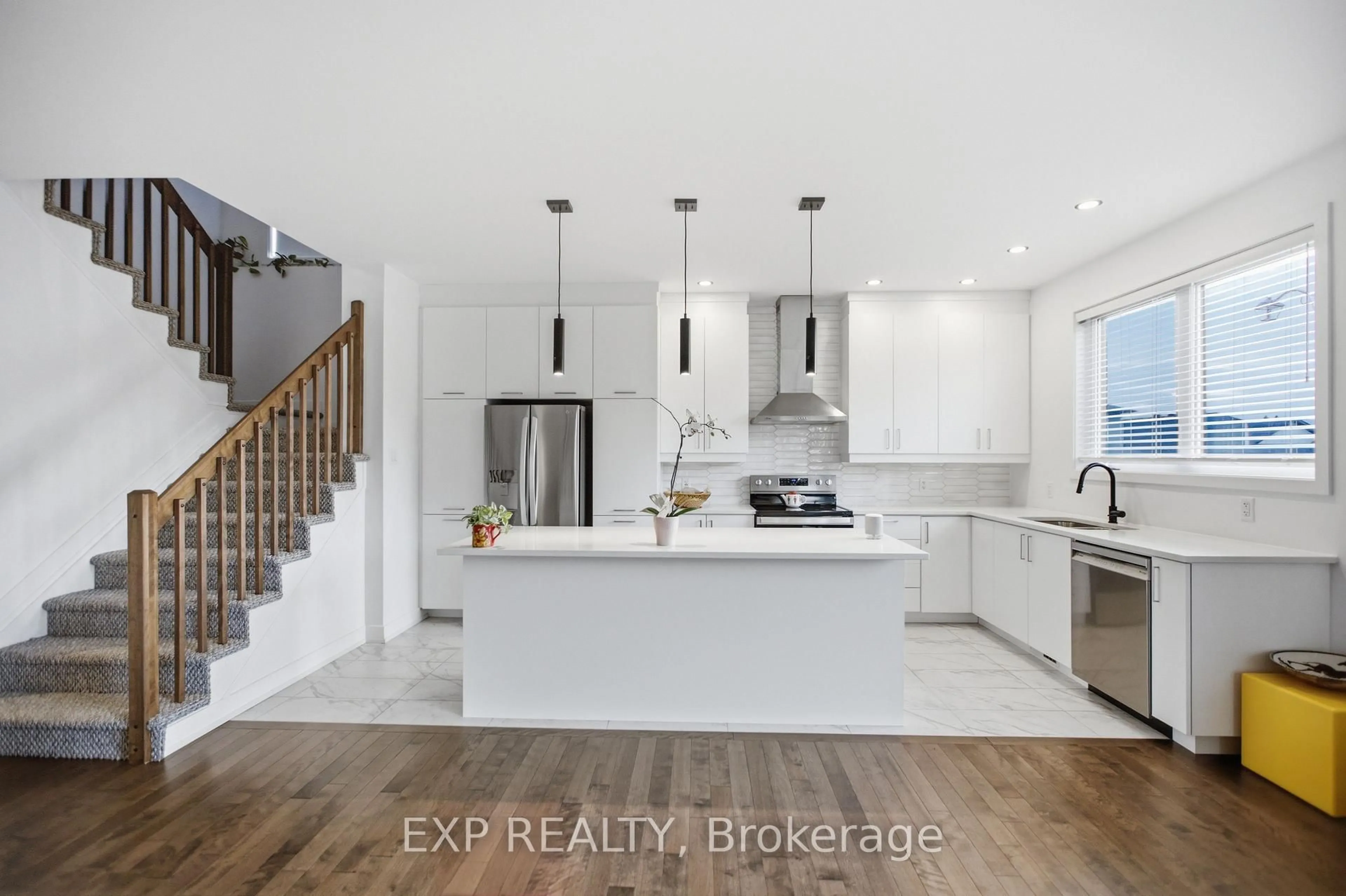 Open concept kitchen, ceramic/tile floor for 99 Rutile St, Clarence-Rockland Ontario K4K 0M9