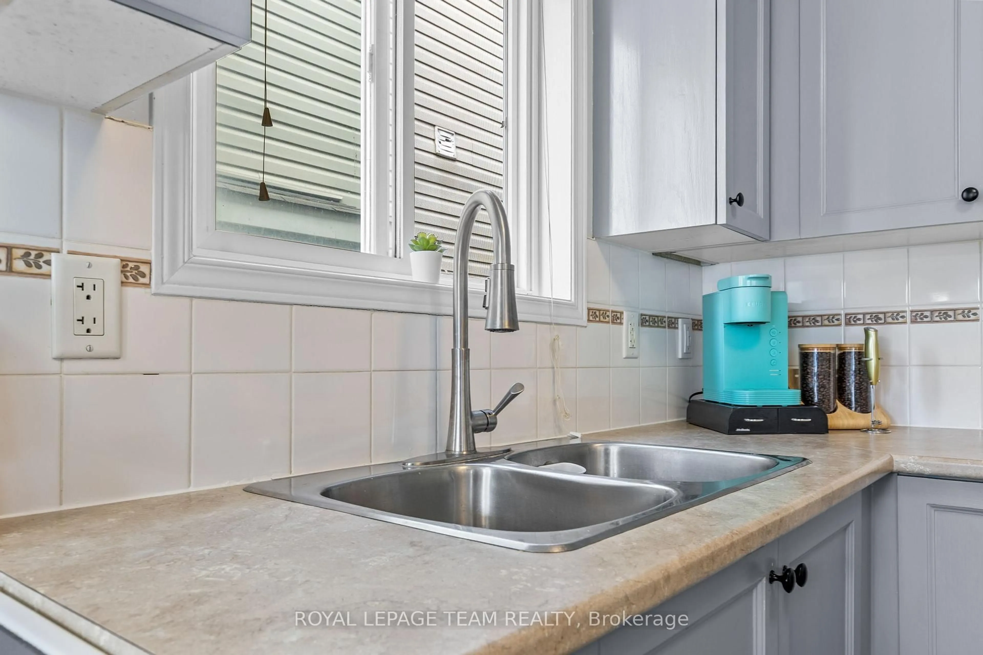 Standard kitchen, unknown for 92 Wolff Cres, Arnprior Ontario K7S 0C1