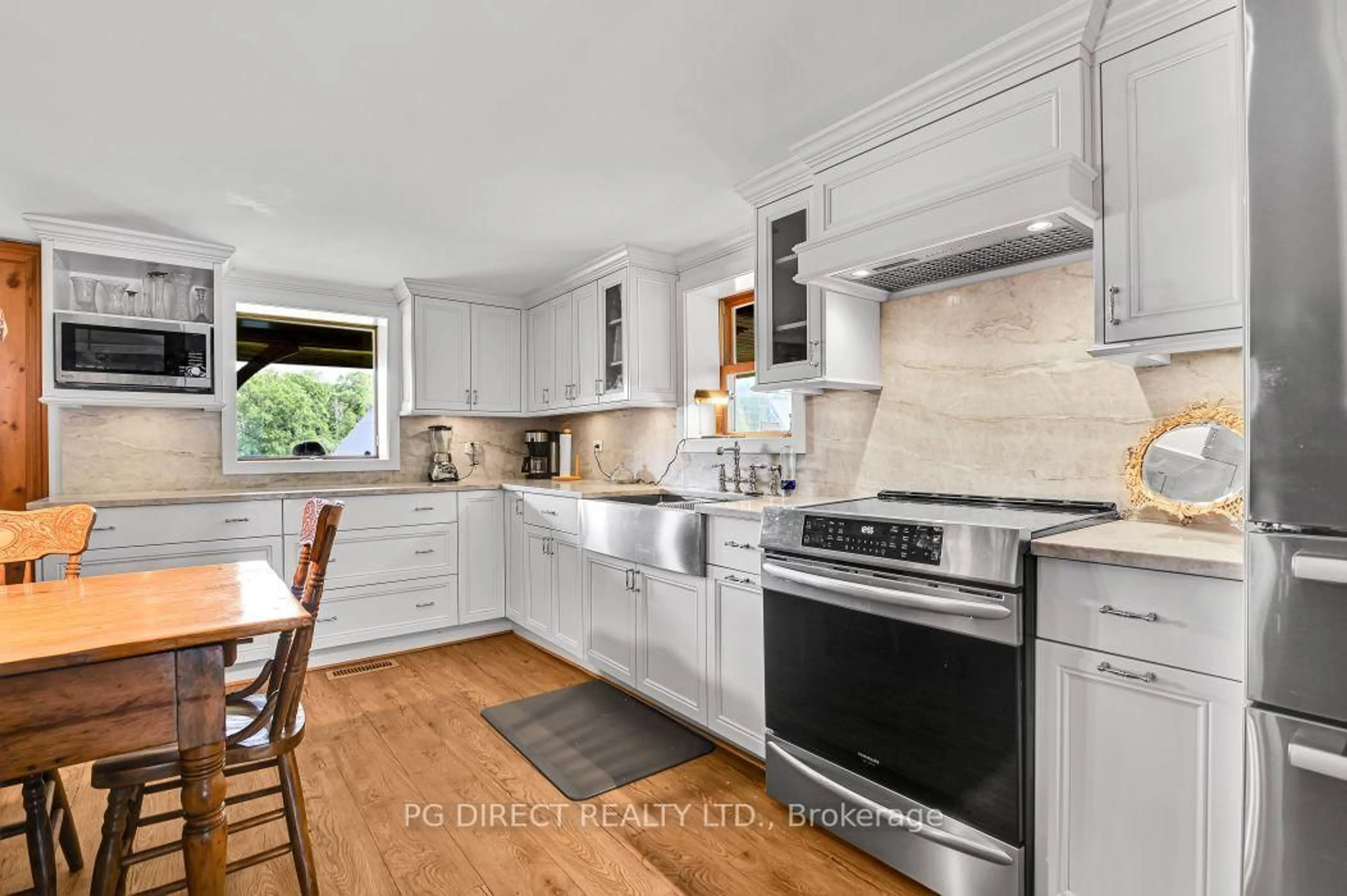 Open concept kitchen, ceramic/tile floor for 1563 9th Line, Beckwith Ontario K1C 3P2