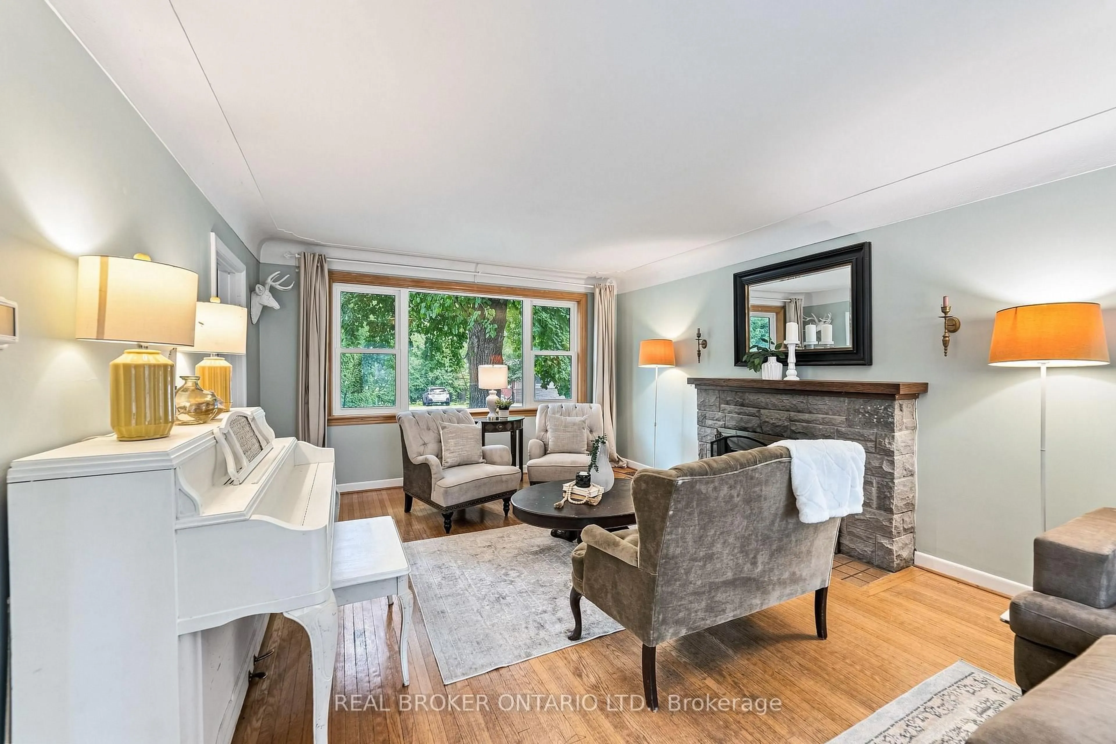 Living room with furniture, wood/laminate floor for 177 York Rd, Hamilton Ontario L9H 1M8