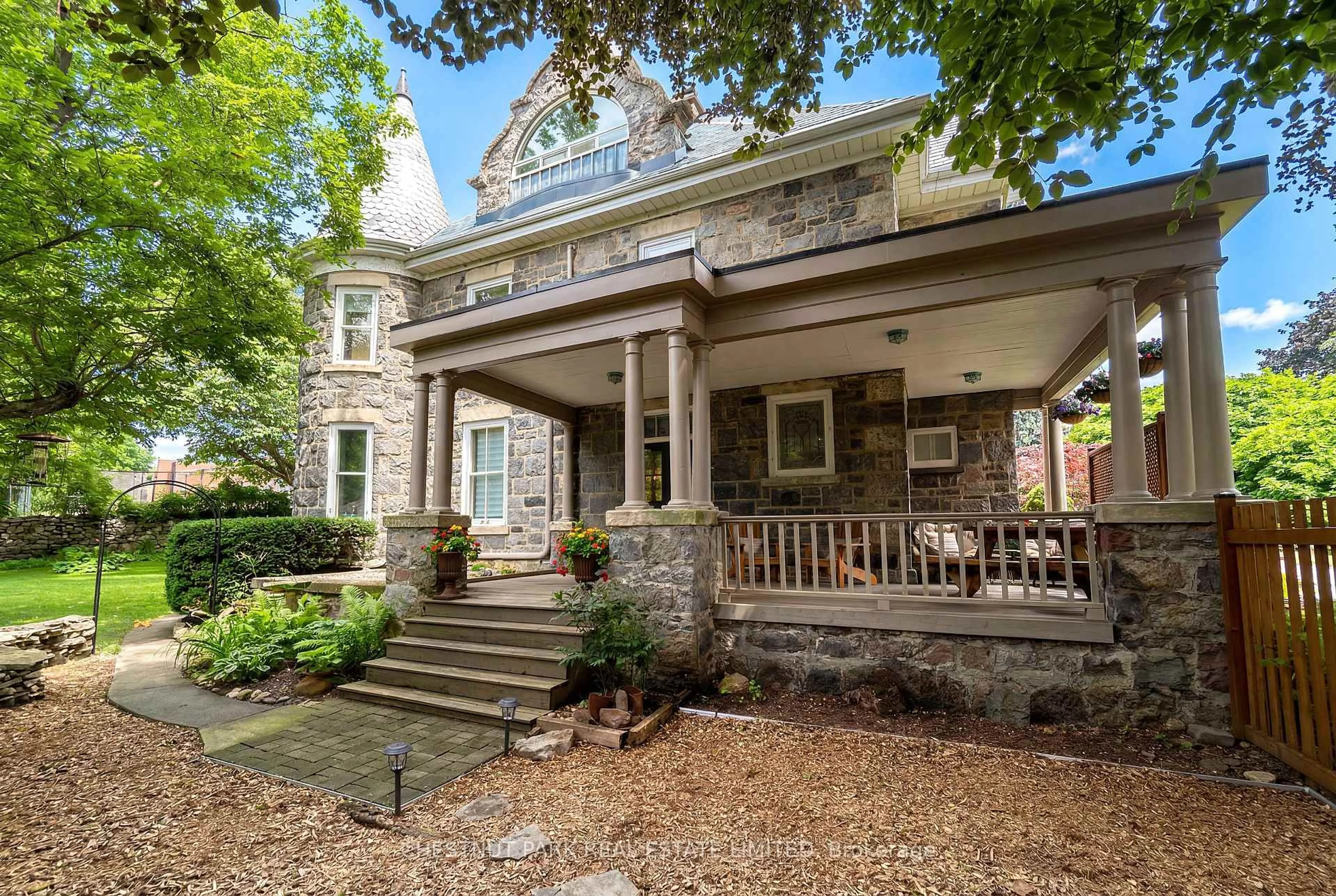 Home with brick exterior material, street for 54 Bruce St, Cambridge Ontario N1R 2E3