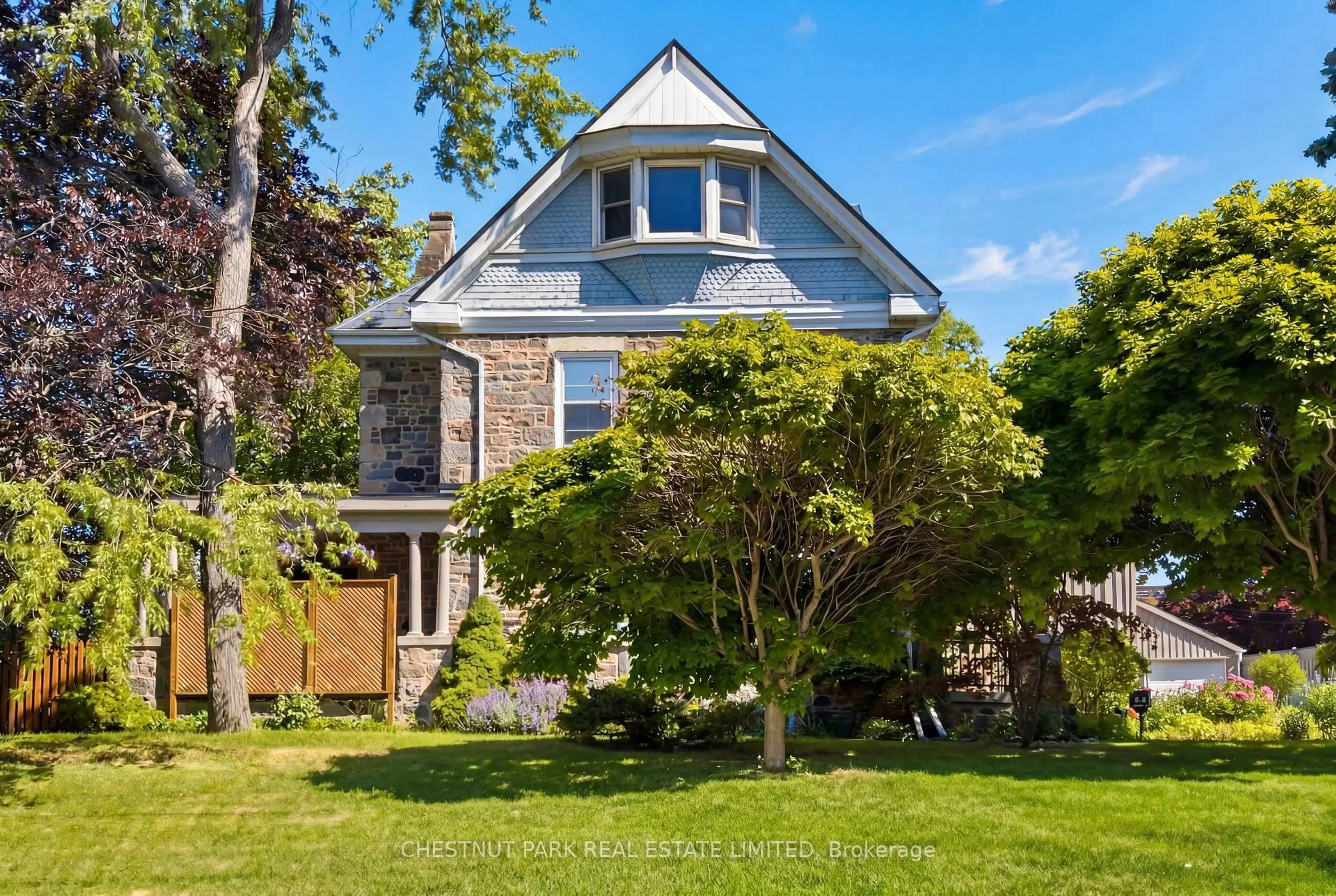 Home with brick exterior material, street for 54 Bruce St, Cambridge Ontario N1R 2E3