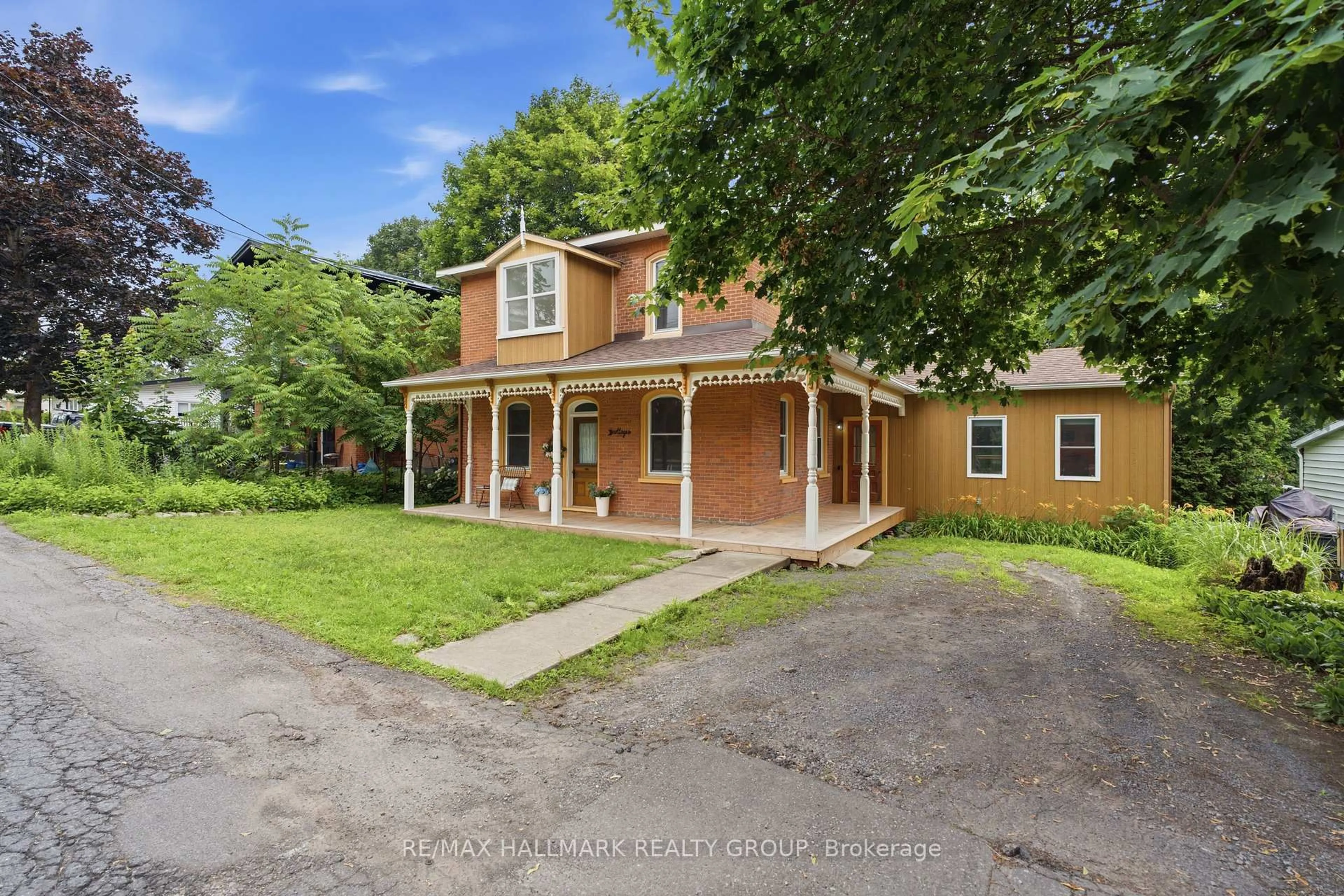 A pic from outside/outdoor area/front of a property/back of a property/a pic from drone, street for 71 Union St, Champlain Ontario K0B 1R0