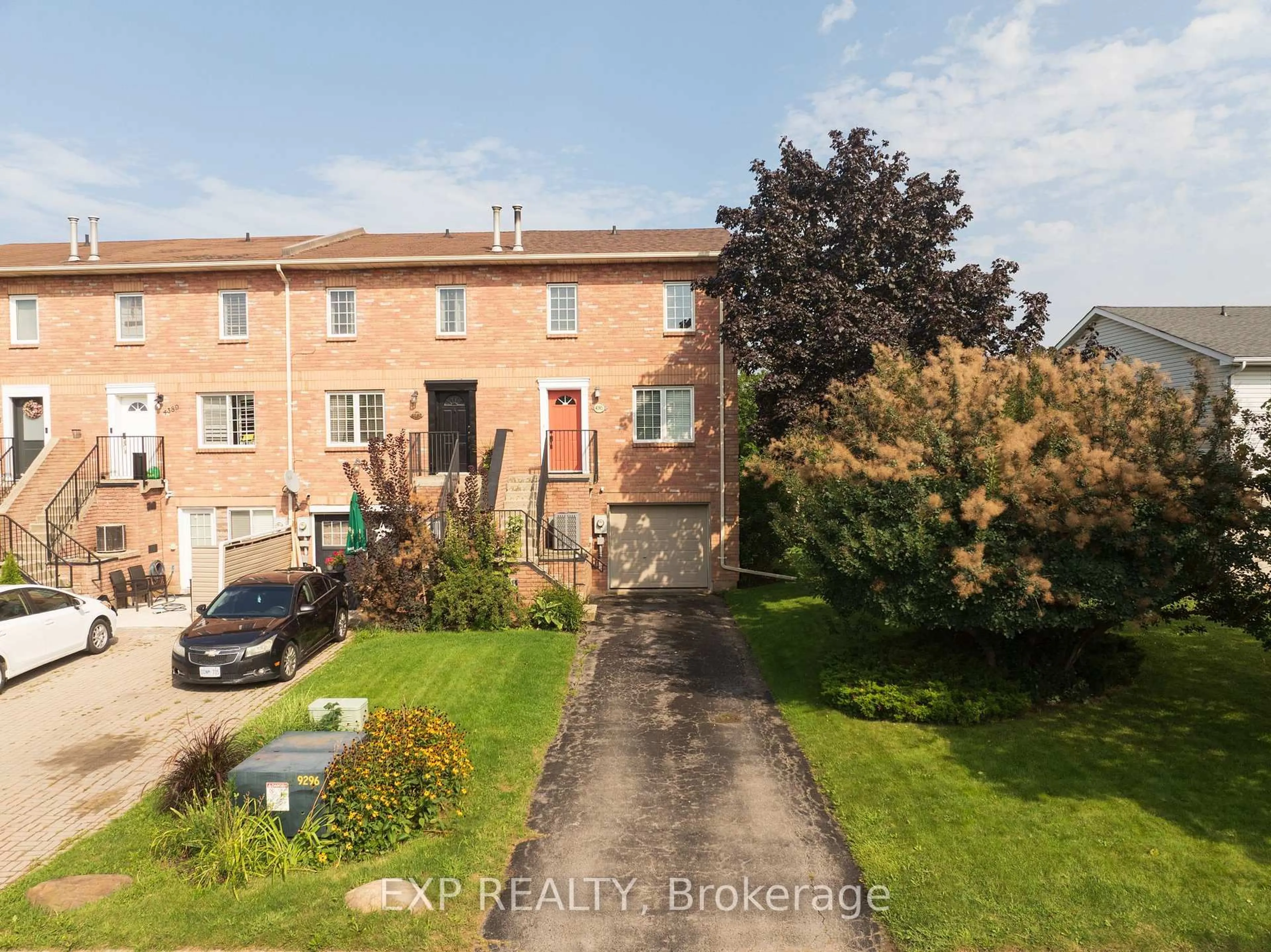 A pic from outside/outdoor area/front of a property/back of a property/a pic from drone, street for 4385 Henry Ave, Lincoln Ontario L0R 1B6