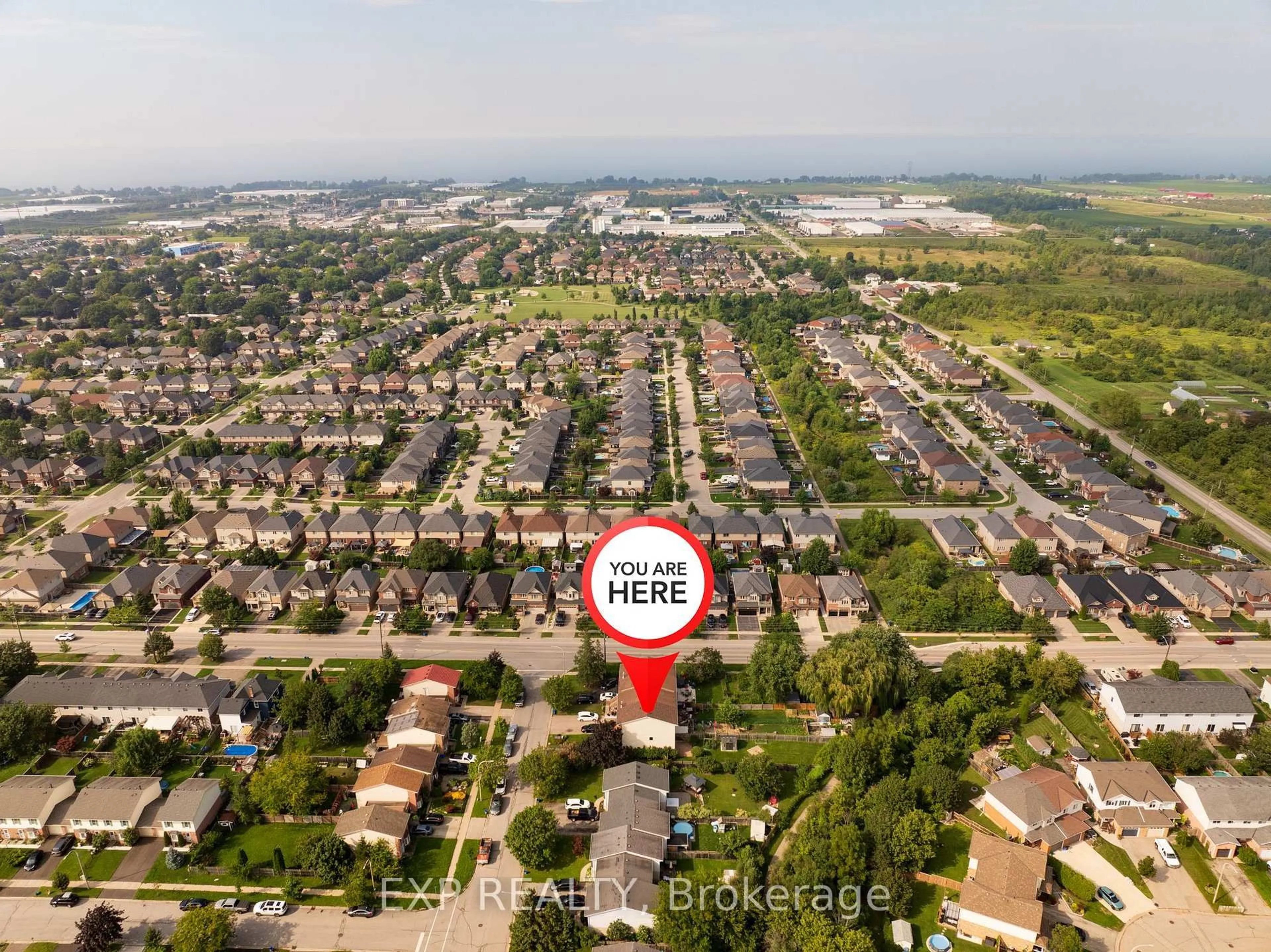 A pic from outside/outdoor area/front of a property/back of a property/a pic from drone, street for 4385 Henry Ave, Lincoln Ontario L0R 1B6