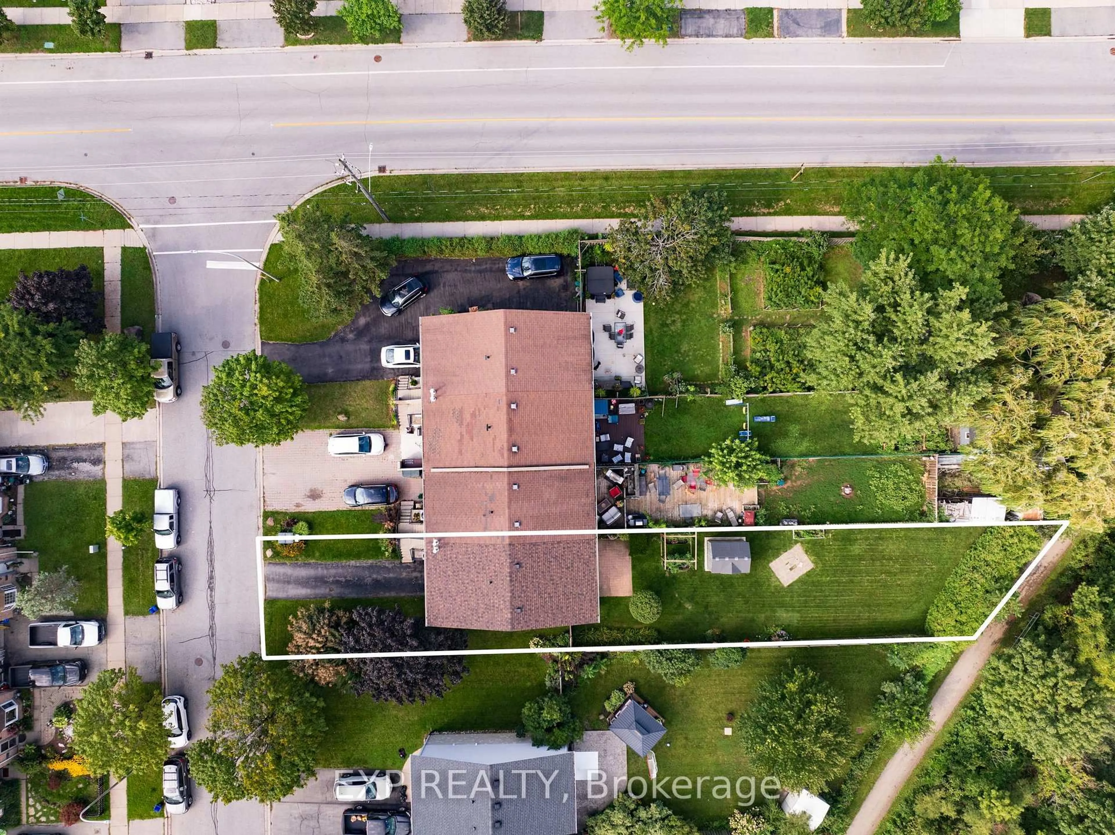 A pic from outside/outdoor area/front of a property/back of a property/a pic from drone, street for 4385 Henry Ave, Lincoln Ontario L0R 1B6