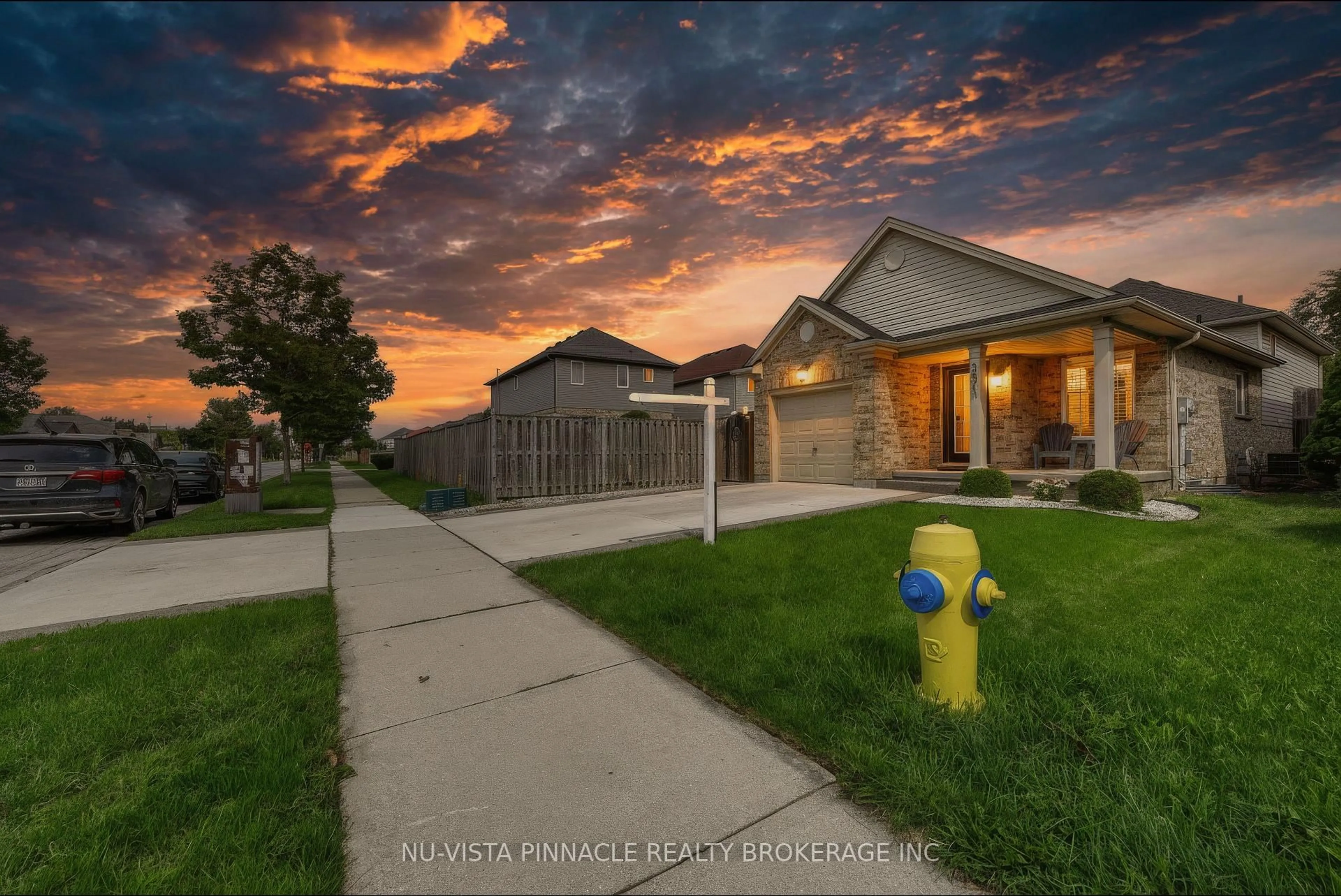 A pic from outside/outdoor area/front of a property/back of a property/a pic from drone, street for 2871 Meadowgate Blvd, London South Ontario N6M 1L3