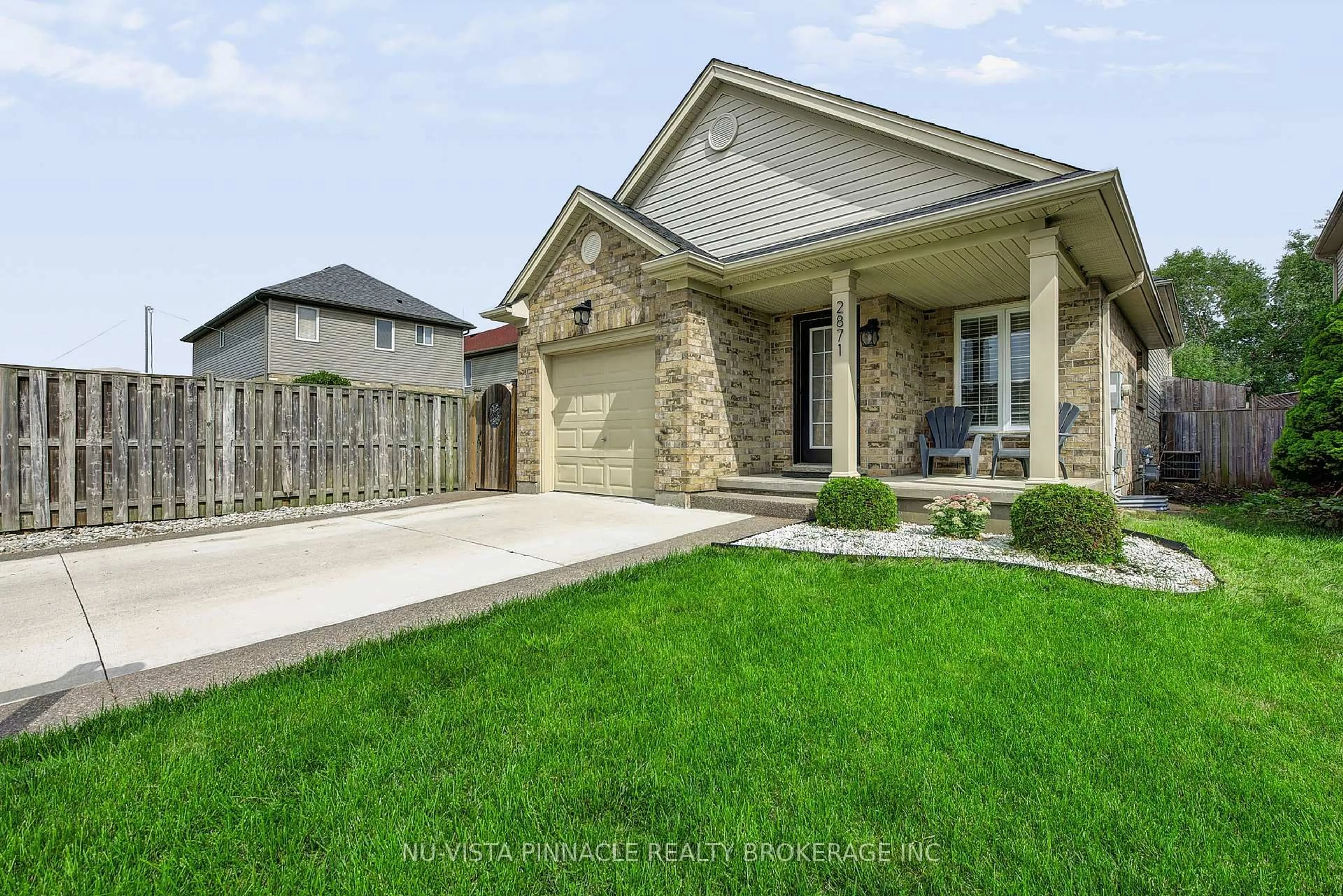 A pic from outside/outdoor area/front of a property/back of a property/a pic from drone, street for 2871 Meadowgate Blvd, London South Ontario N6M 1L3
